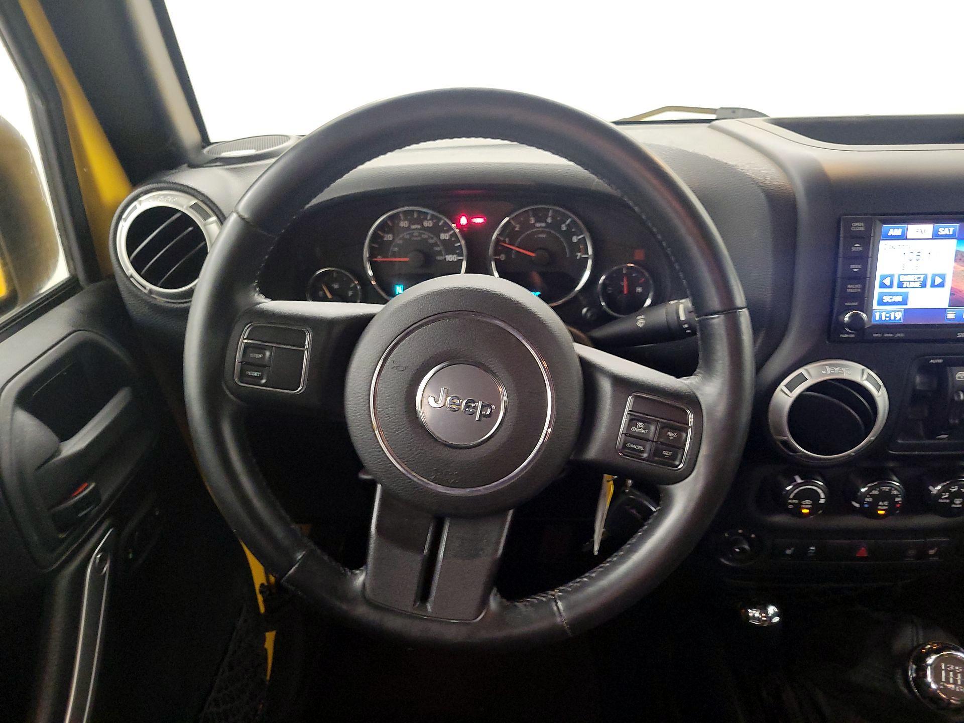 Thumbnail: 2015 Jeep Wrangler - 10