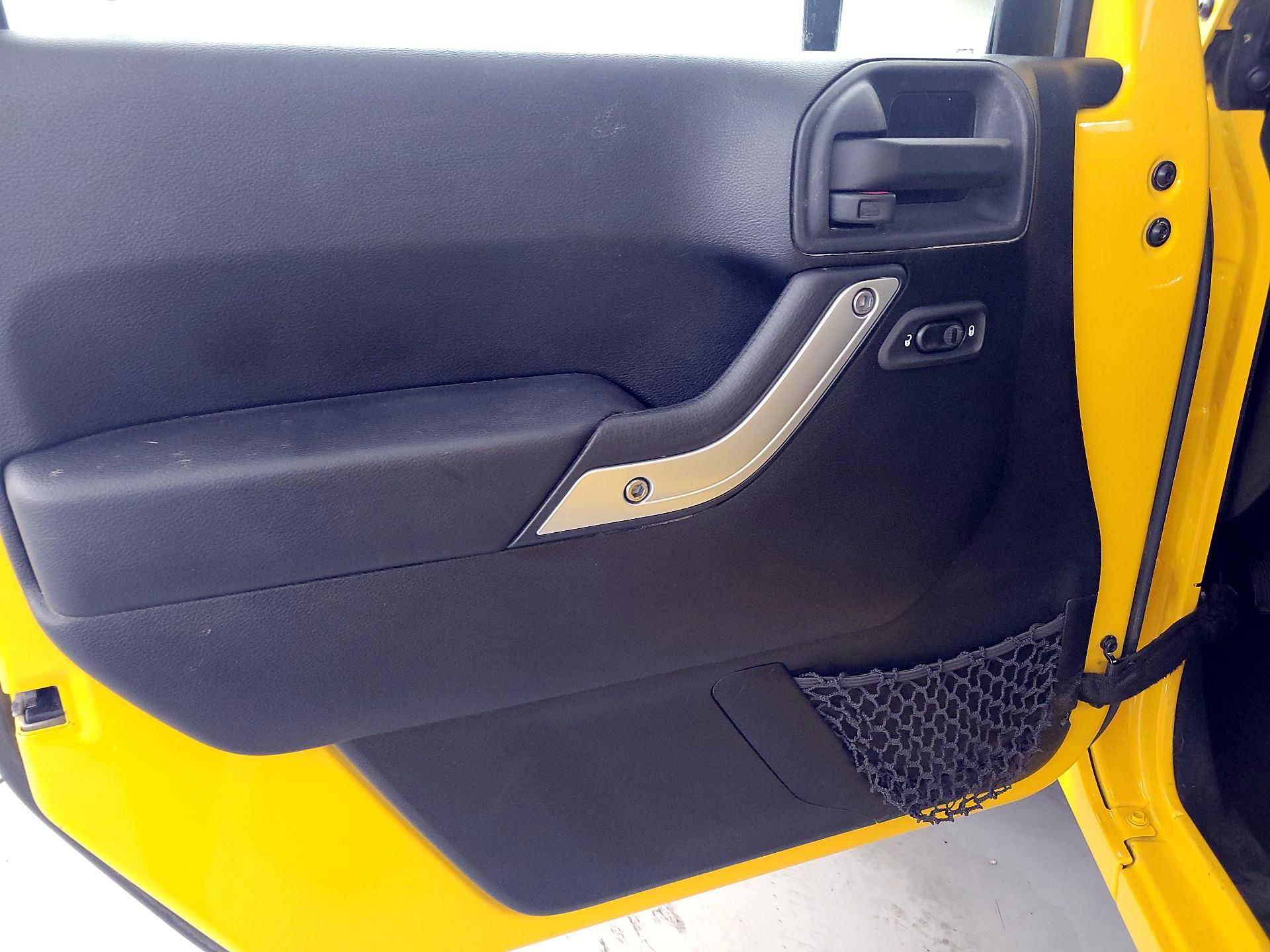 Thumbnail: 2015 Jeep Wrangler - 12