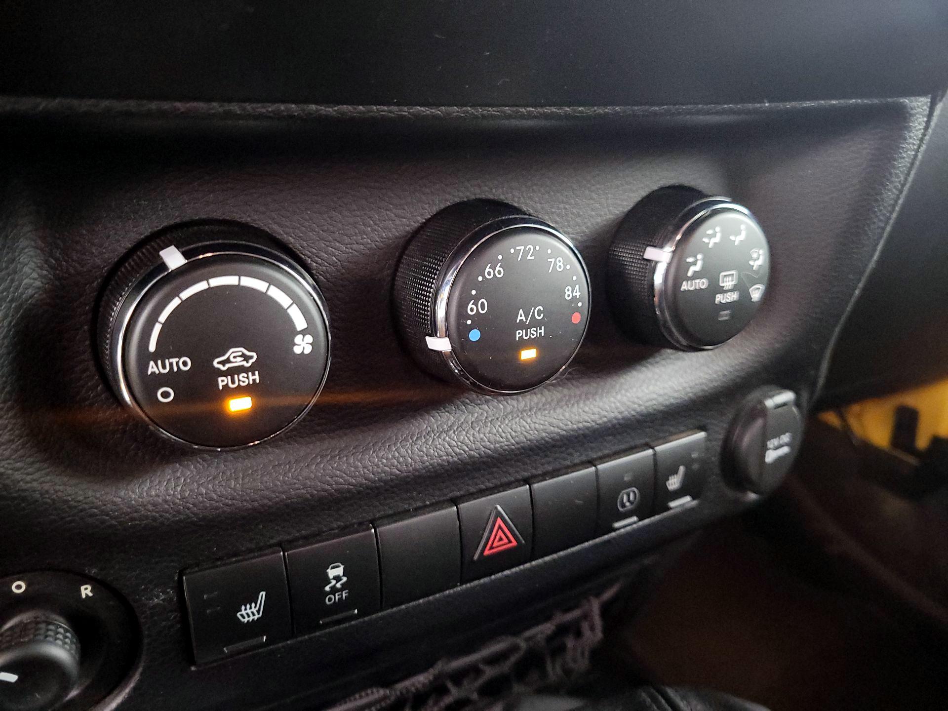 Thumbnail: 2015 Jeep Wrangler - 16