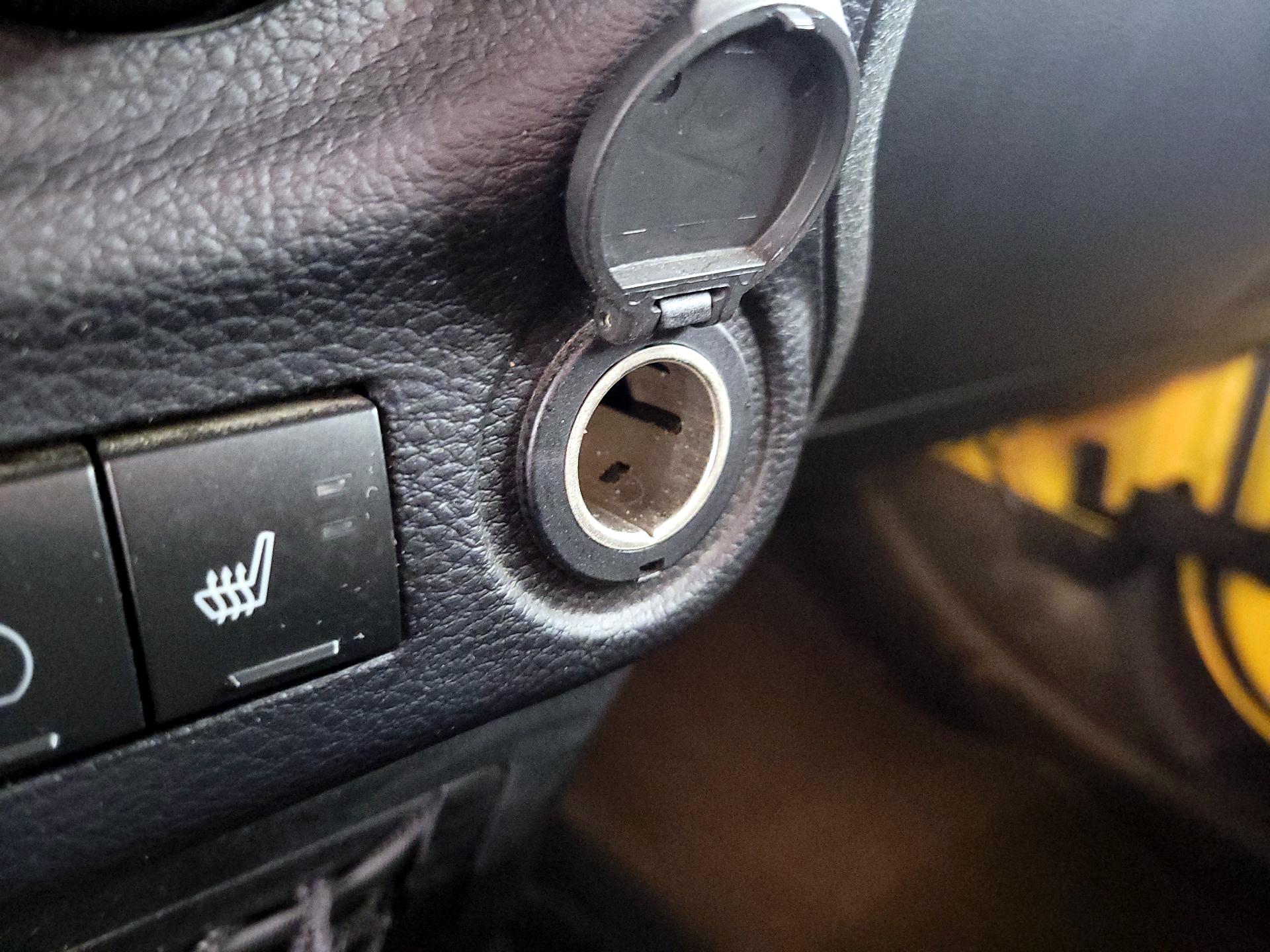 Thumbnail: 2015 Jeep Wrangler - 18