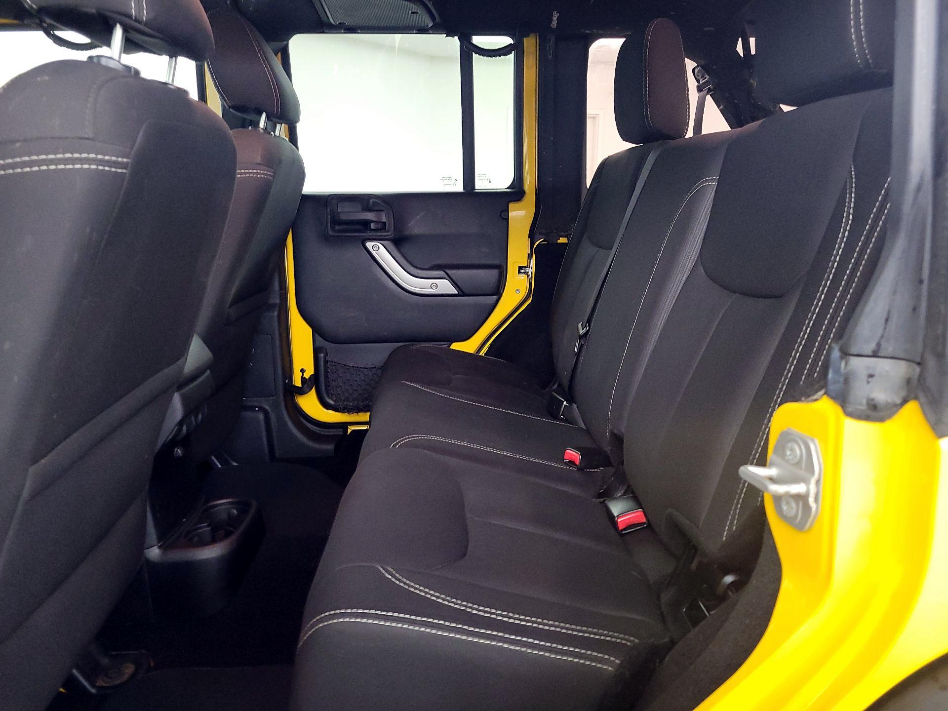 Thumbnail: 2015 Jeep Wrangler - 19