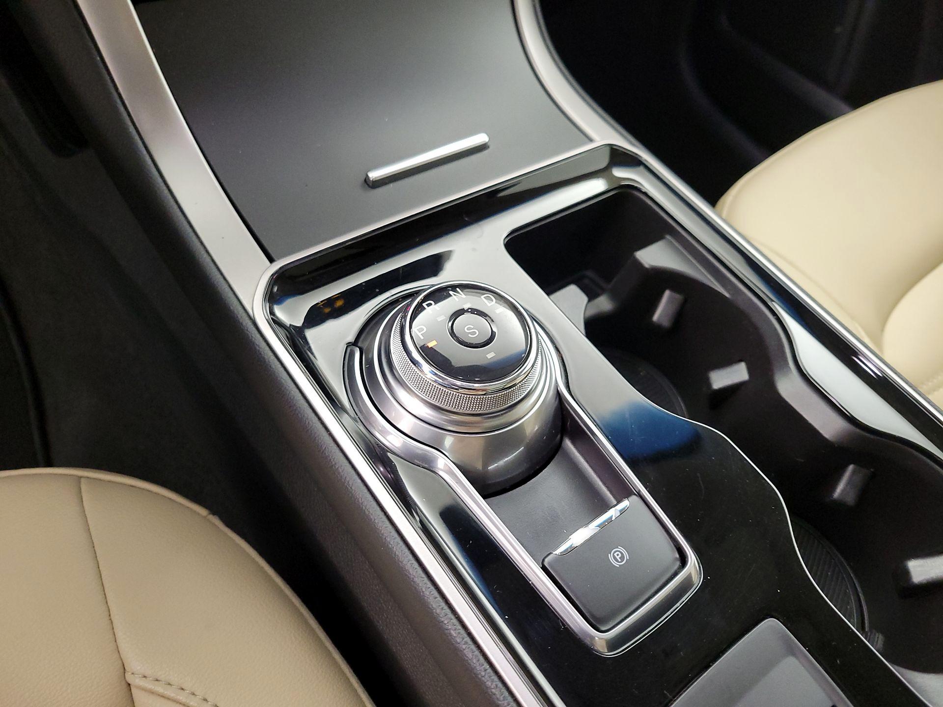 Thumbnail: 2019 Ford Edge - 18