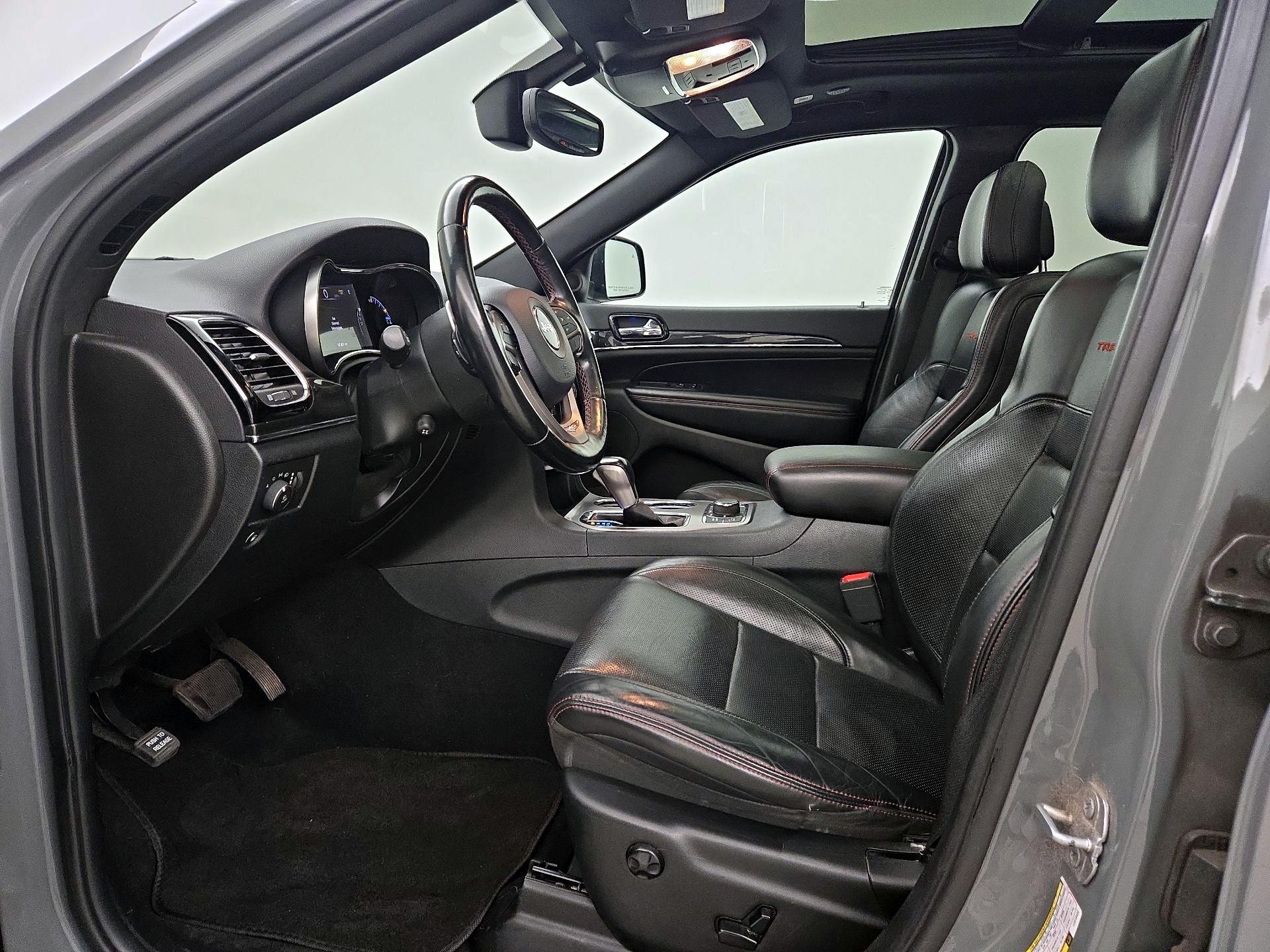 Thumbnail: 2020 Jeep Grand Cherokee - 11