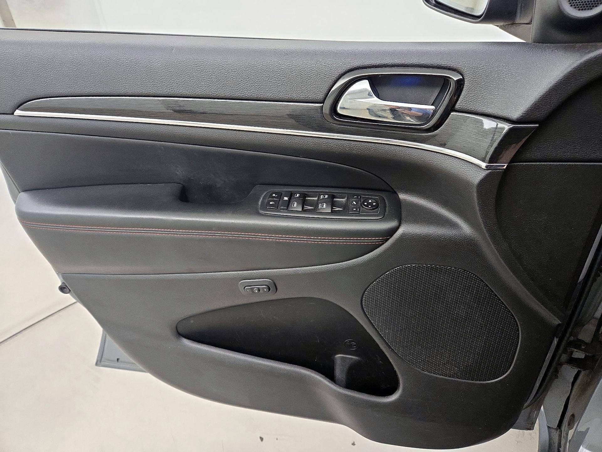 Thumbnail: 2020 Jeep Grand Cherokee - 12