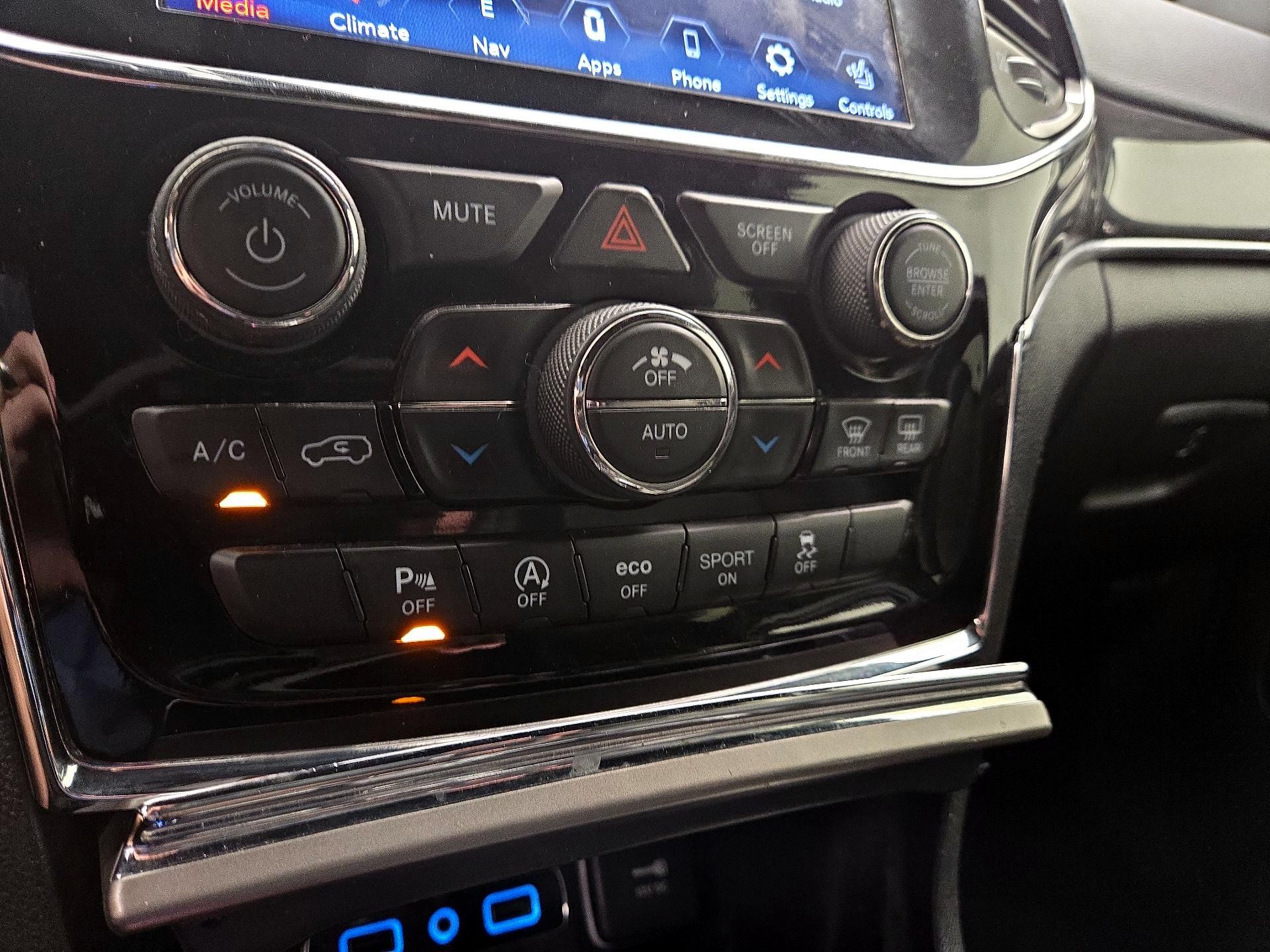 Thumbnail: 2020 Jeep Grand Cherokee - 17