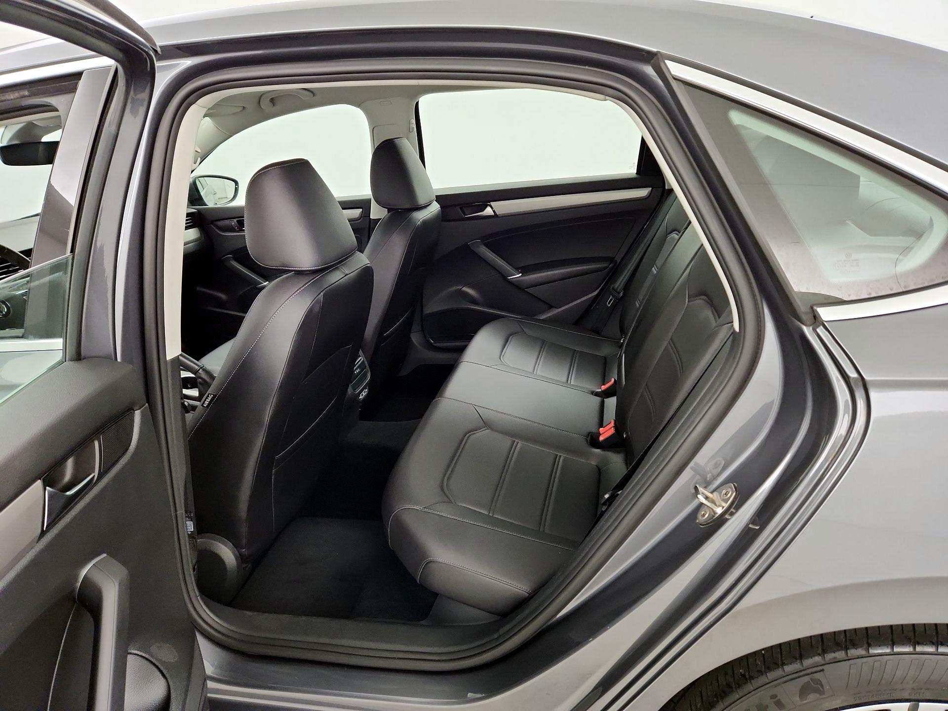 Thumbnail: 2022 Volkswagen Passat - 20