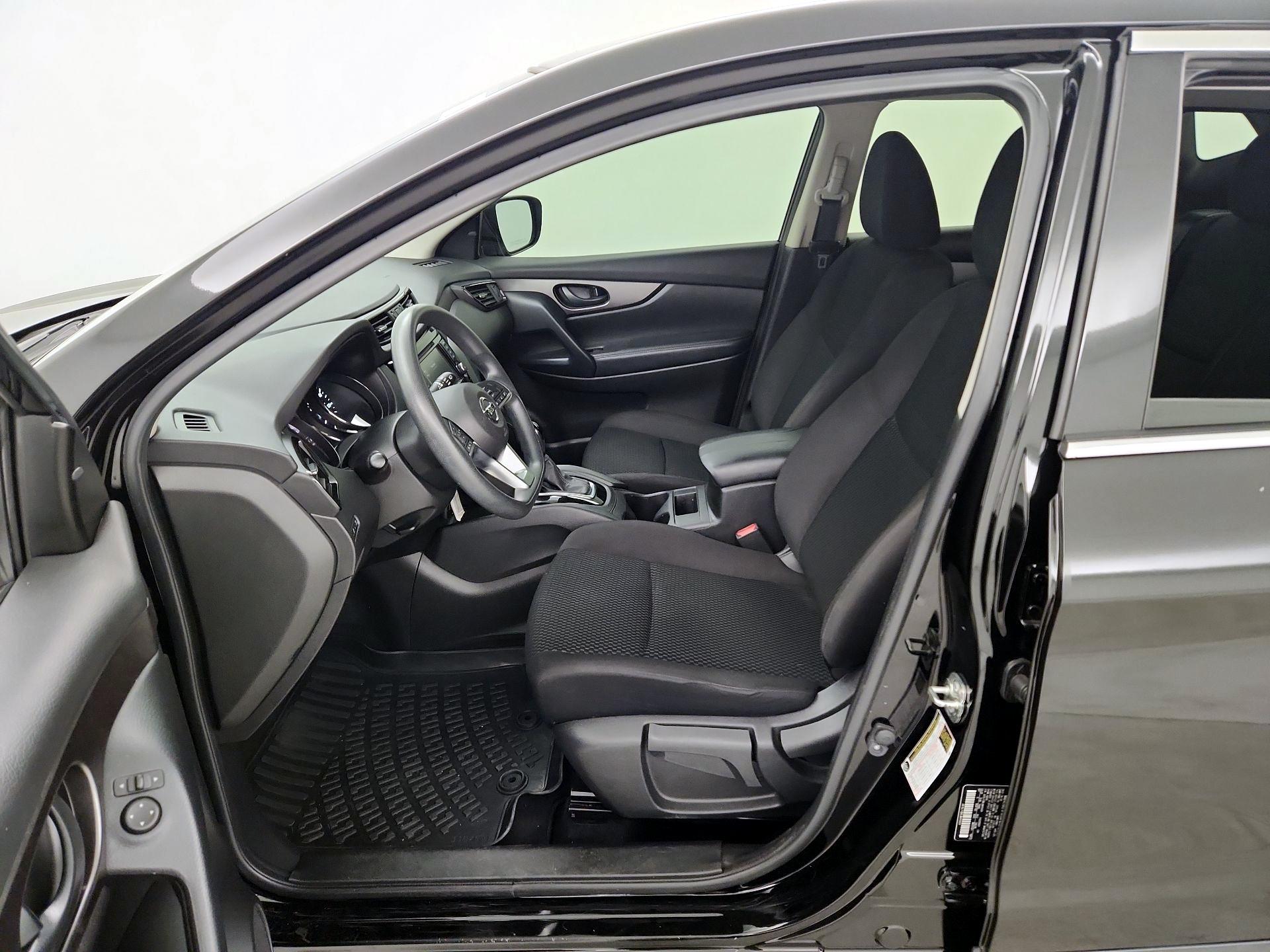 Thumbnail: 2020 Nissan Rogue Sport - 11