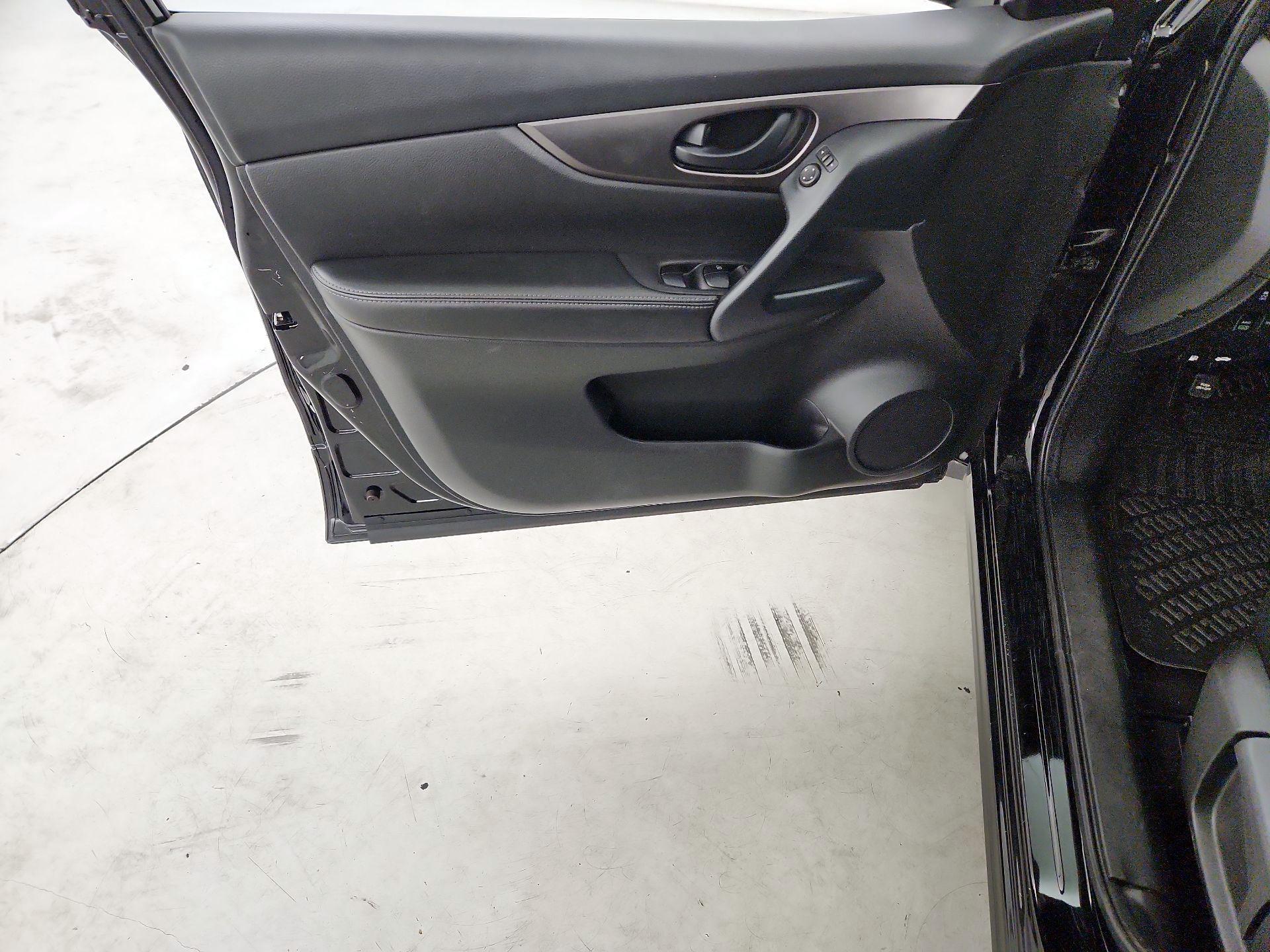 Thumbnail: 2020 Nissan Rogue Sport - 12