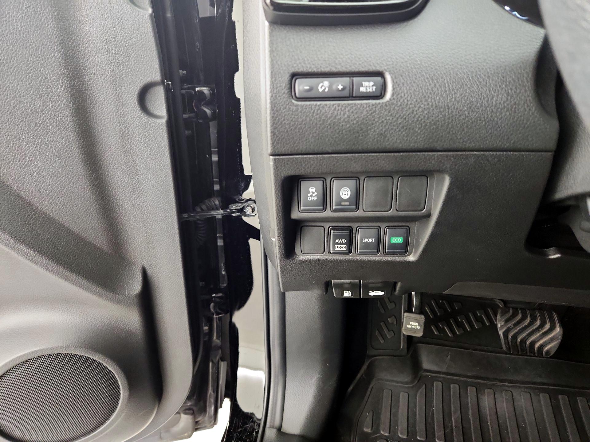 Thumbnail: 2020 Nissan Rogue Sport - 13