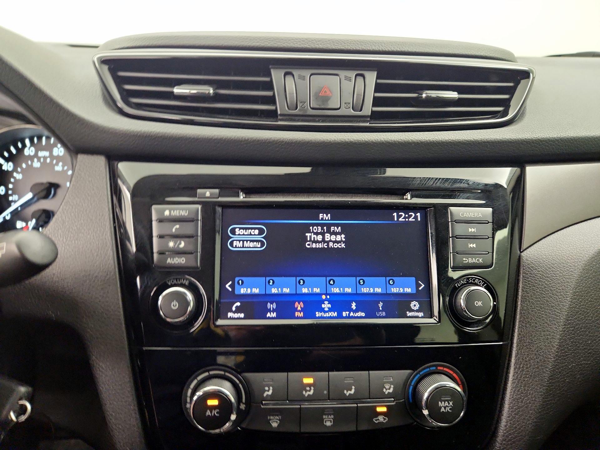 Thumbnail: 2020 Nissan Rogue Sport - 15