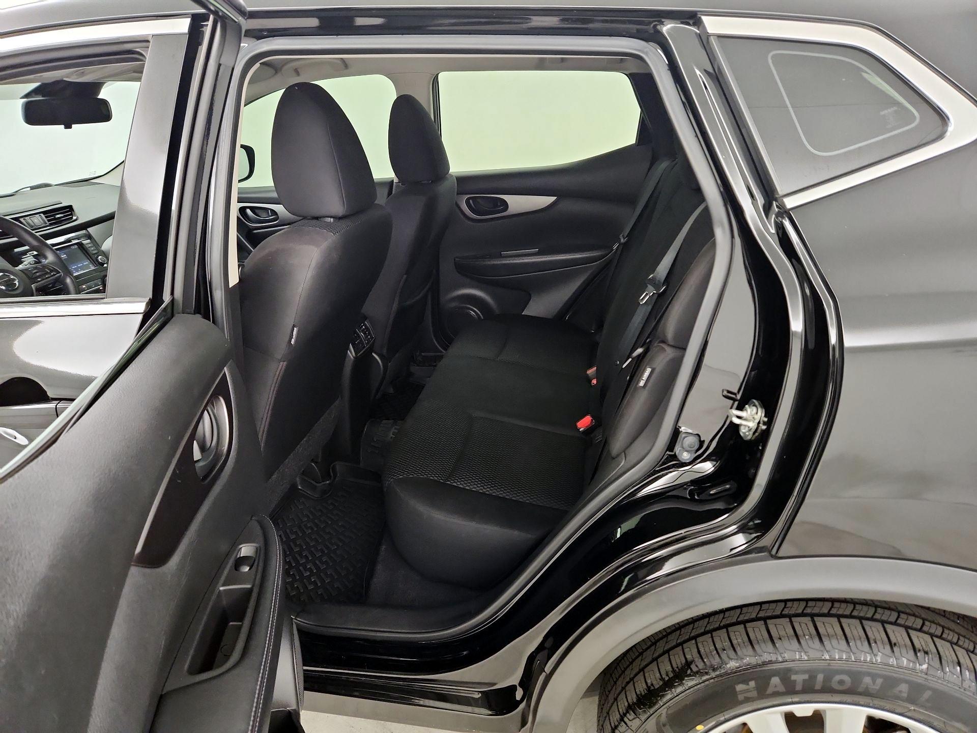 Thumbnail: 2020 Nissan Rogue Sport - 19