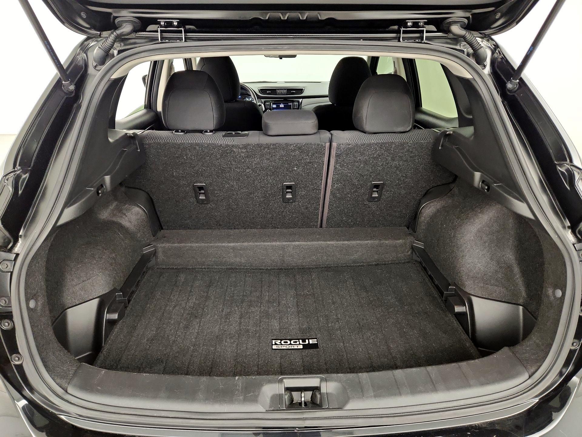 Thumbnail: 2020 Nissan Rogue Sport - 20