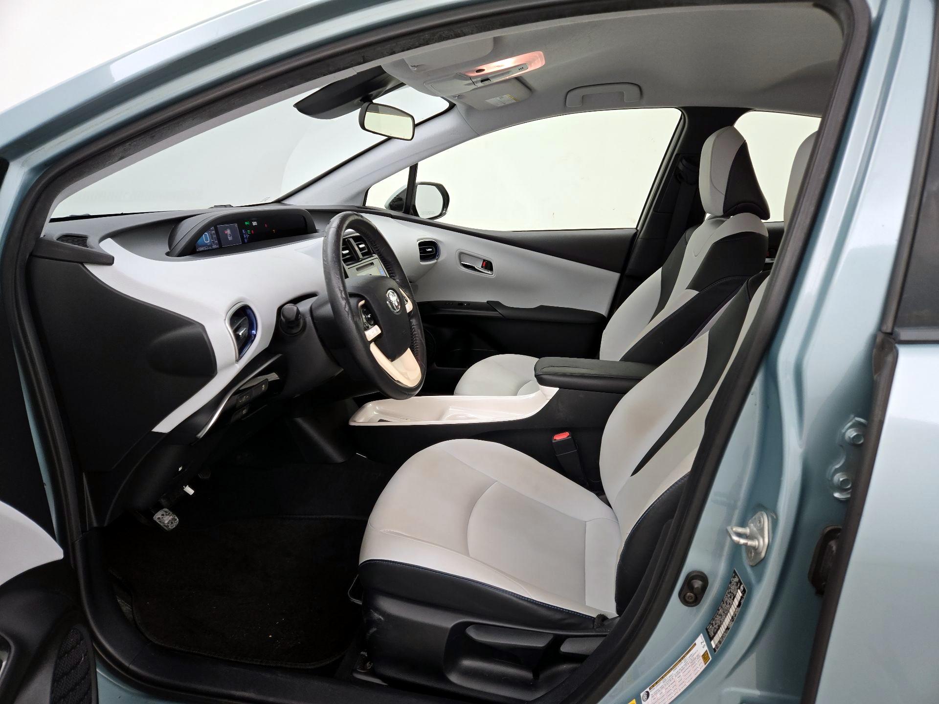 Thumbnail: 2016 Toyota Prius - 11