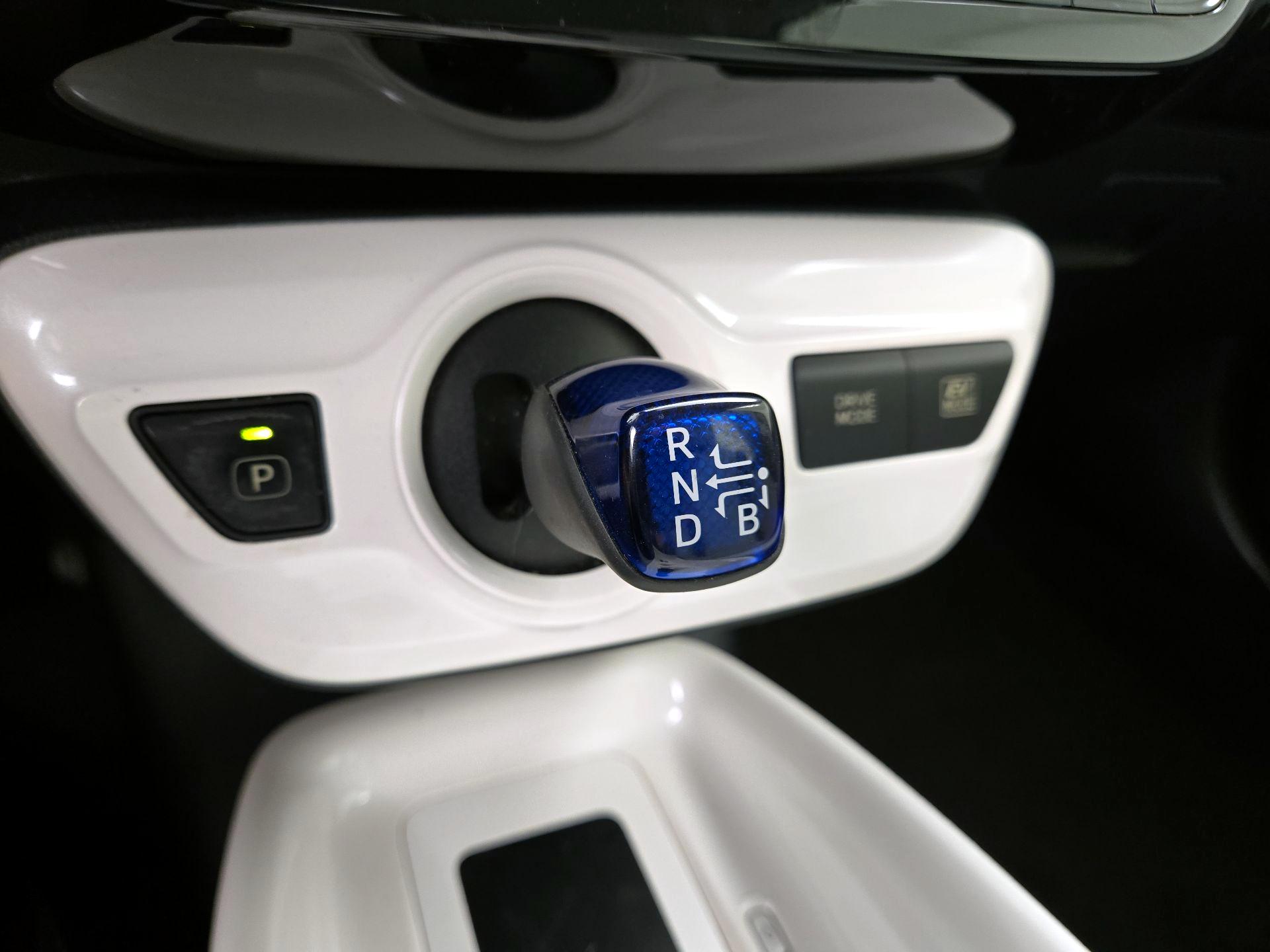 Thumbnail: 2016 Toyota Prius - 17