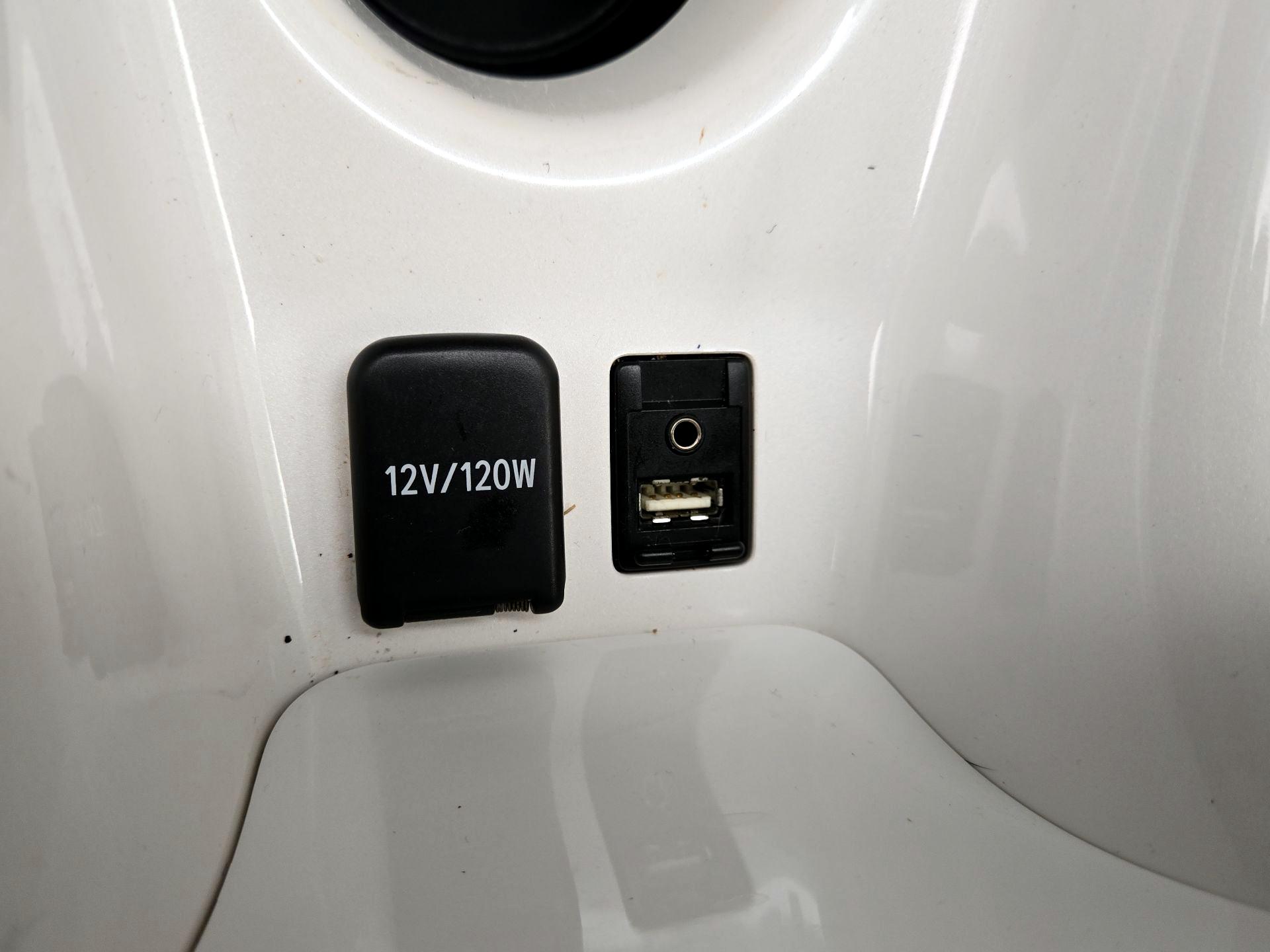 Thumbnail: 2016 Toyota Prius - 18
