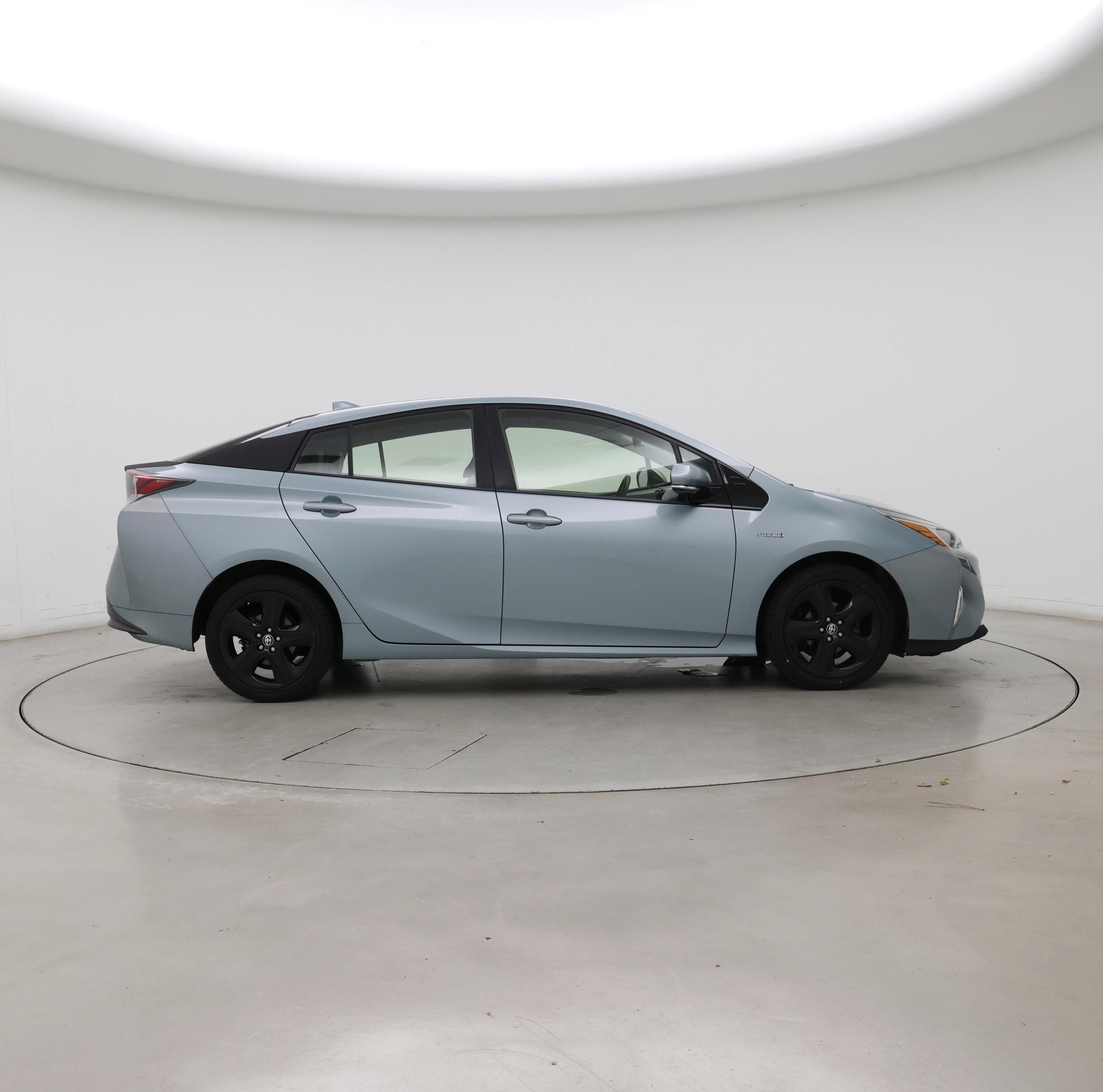 Thumbnail: 2016 Toyota Prius - 7