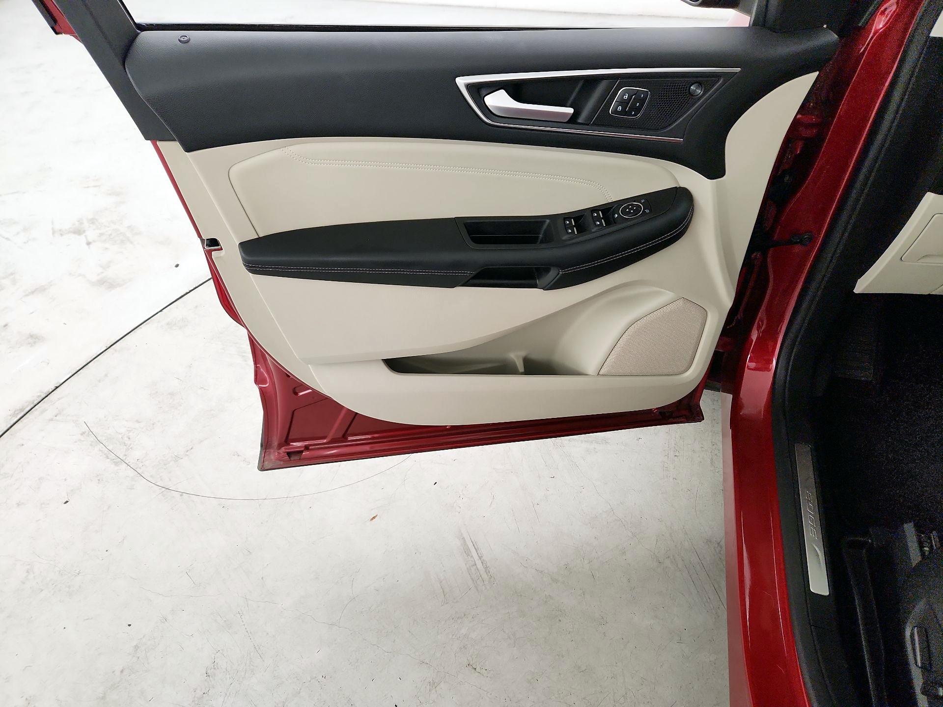 Thumbnail: 2021 Ford Edge - 12