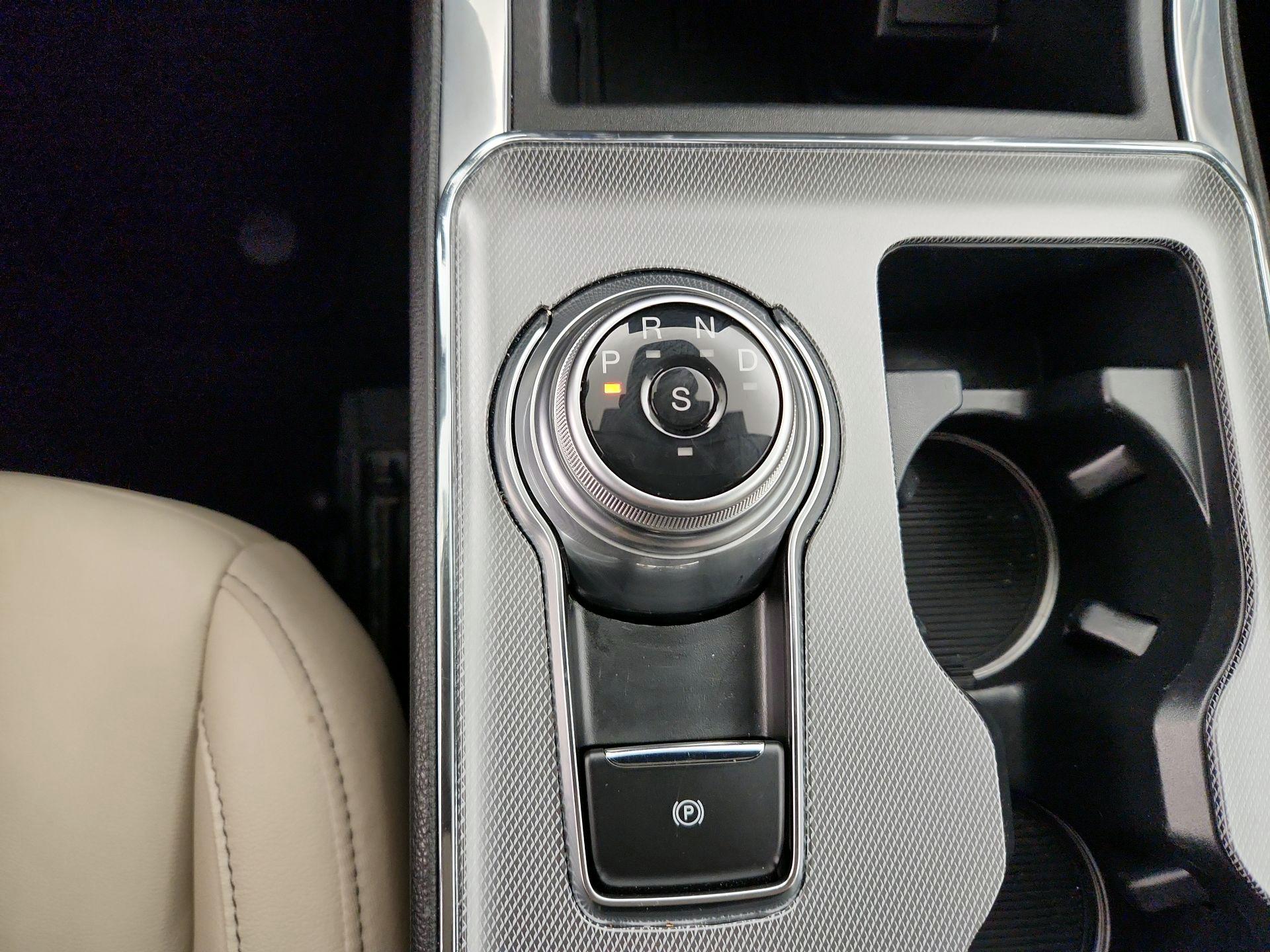 Thumbnail: 2021 Ford Edge - 17