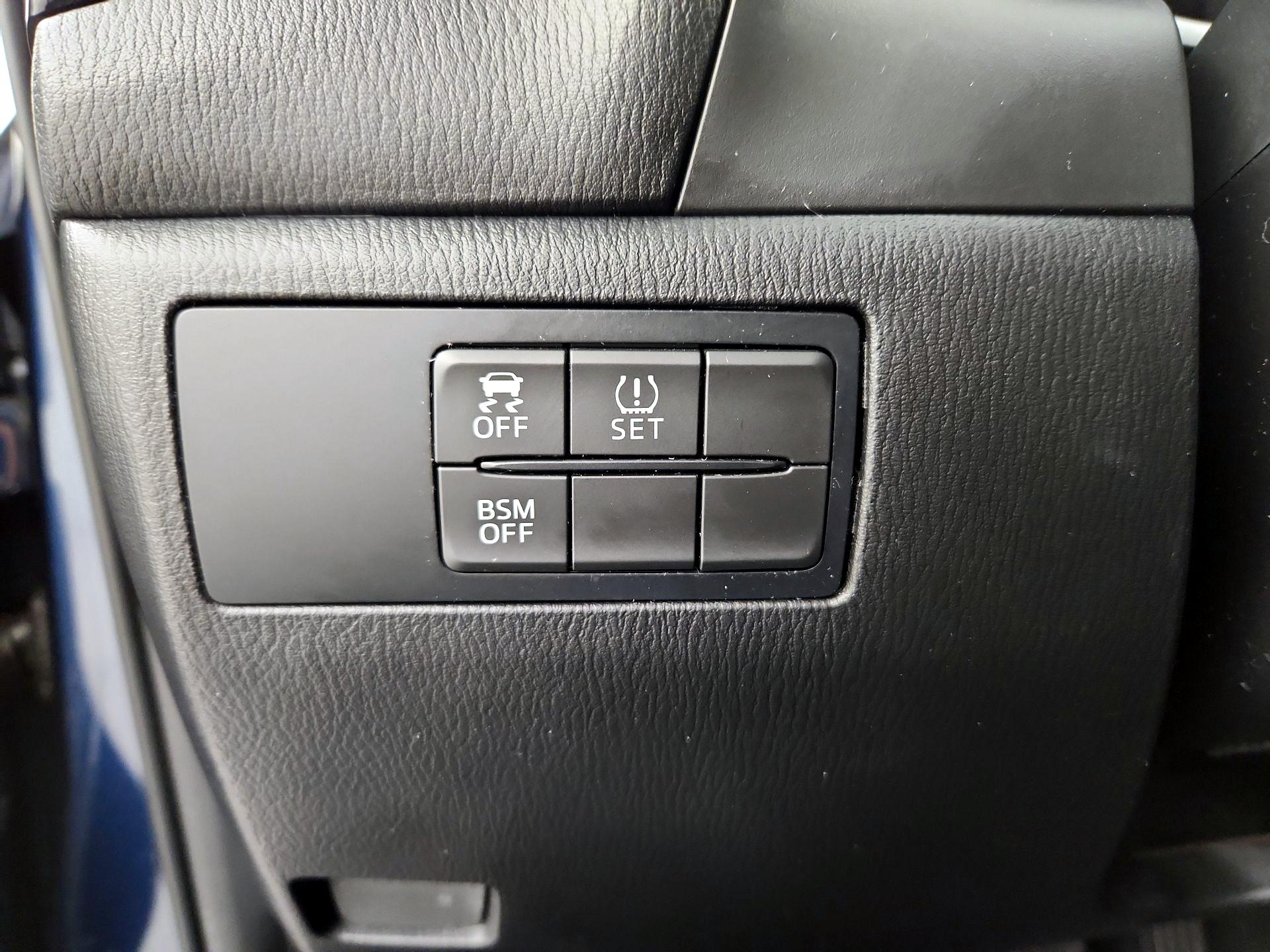 Thumbnail: 2016 Mazda Mazda3 - 13