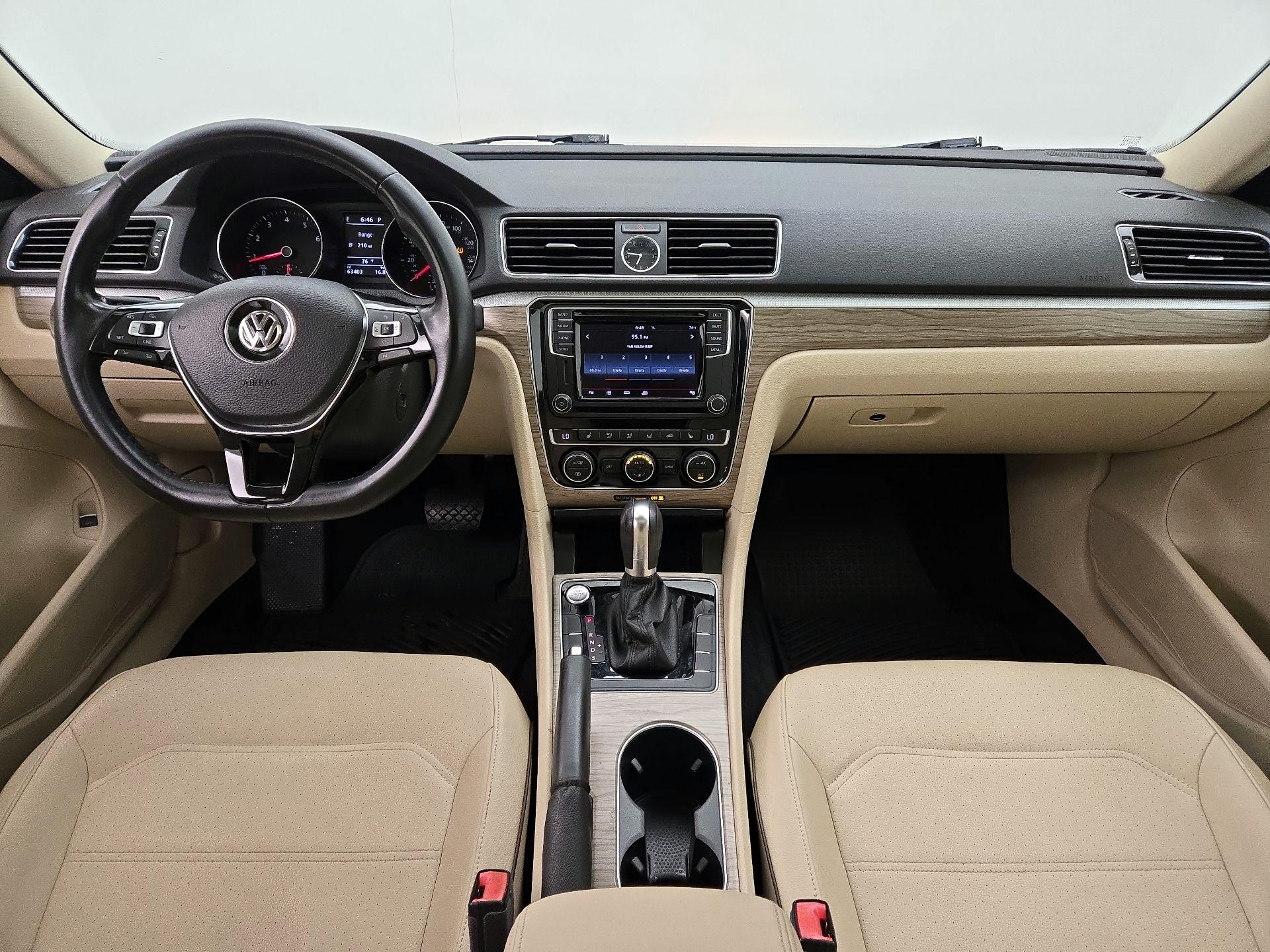 Thumbnail: 2017 Volkswagen Passat - 9