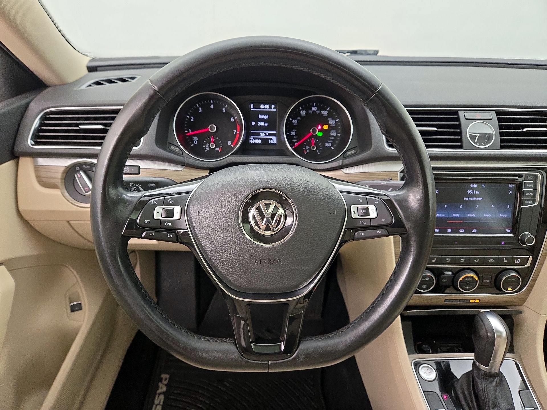 Thumbnail: 2017 Volkswagen Passat - 10
