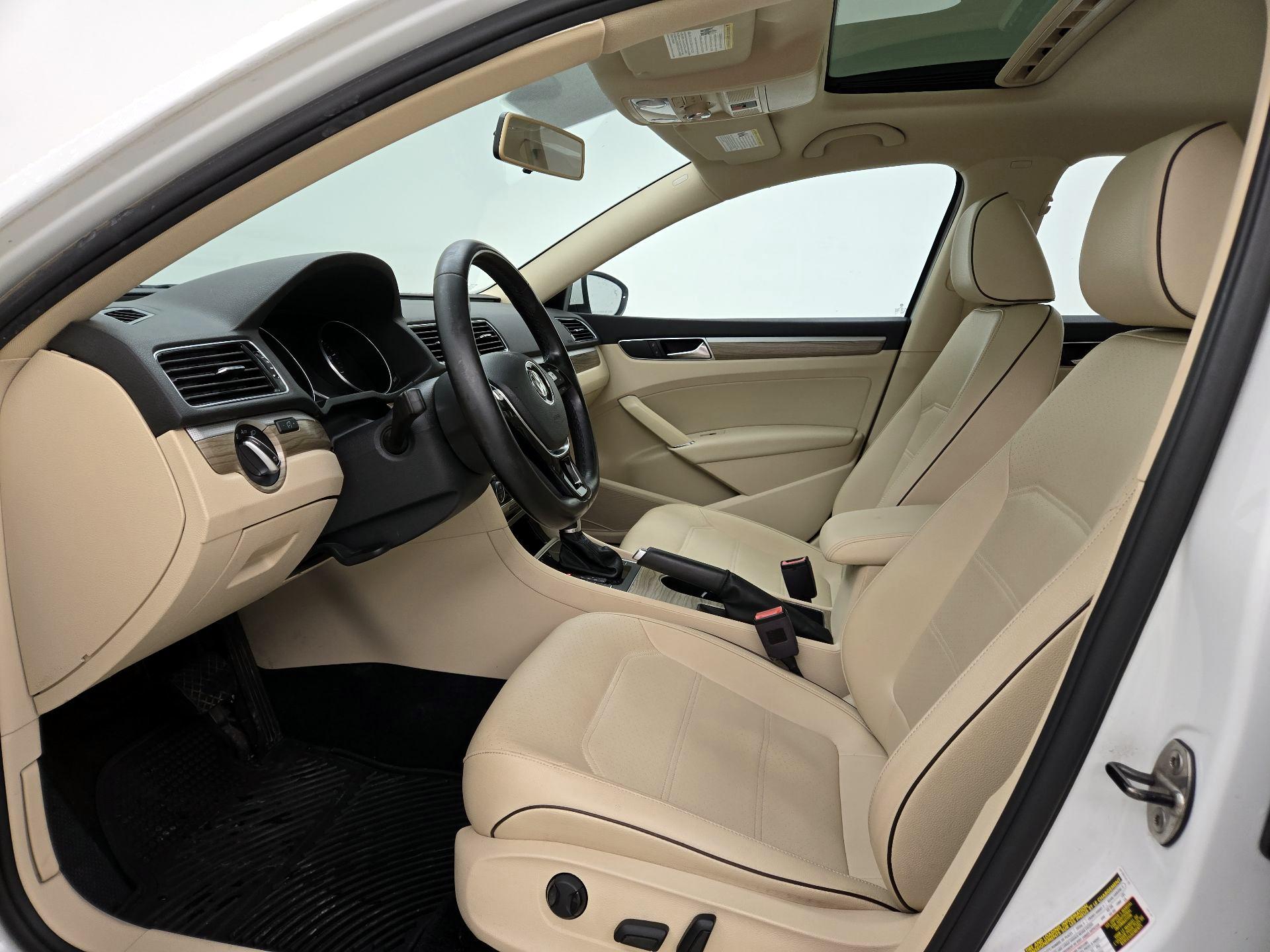 Thumbnail: 2017 Volkswagen Passat - 11