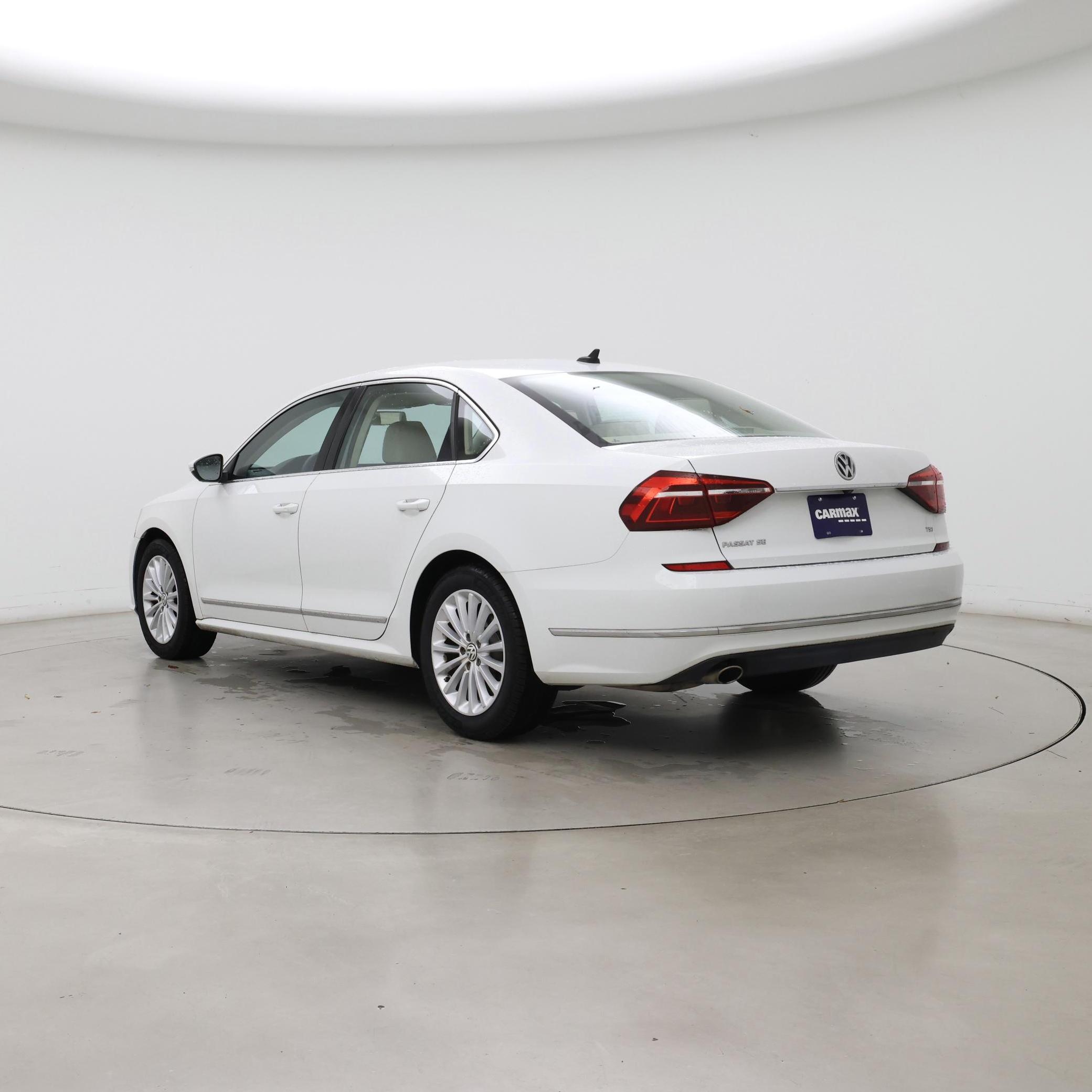 Thumbnail: 2017 Volkswagen Passat - 2