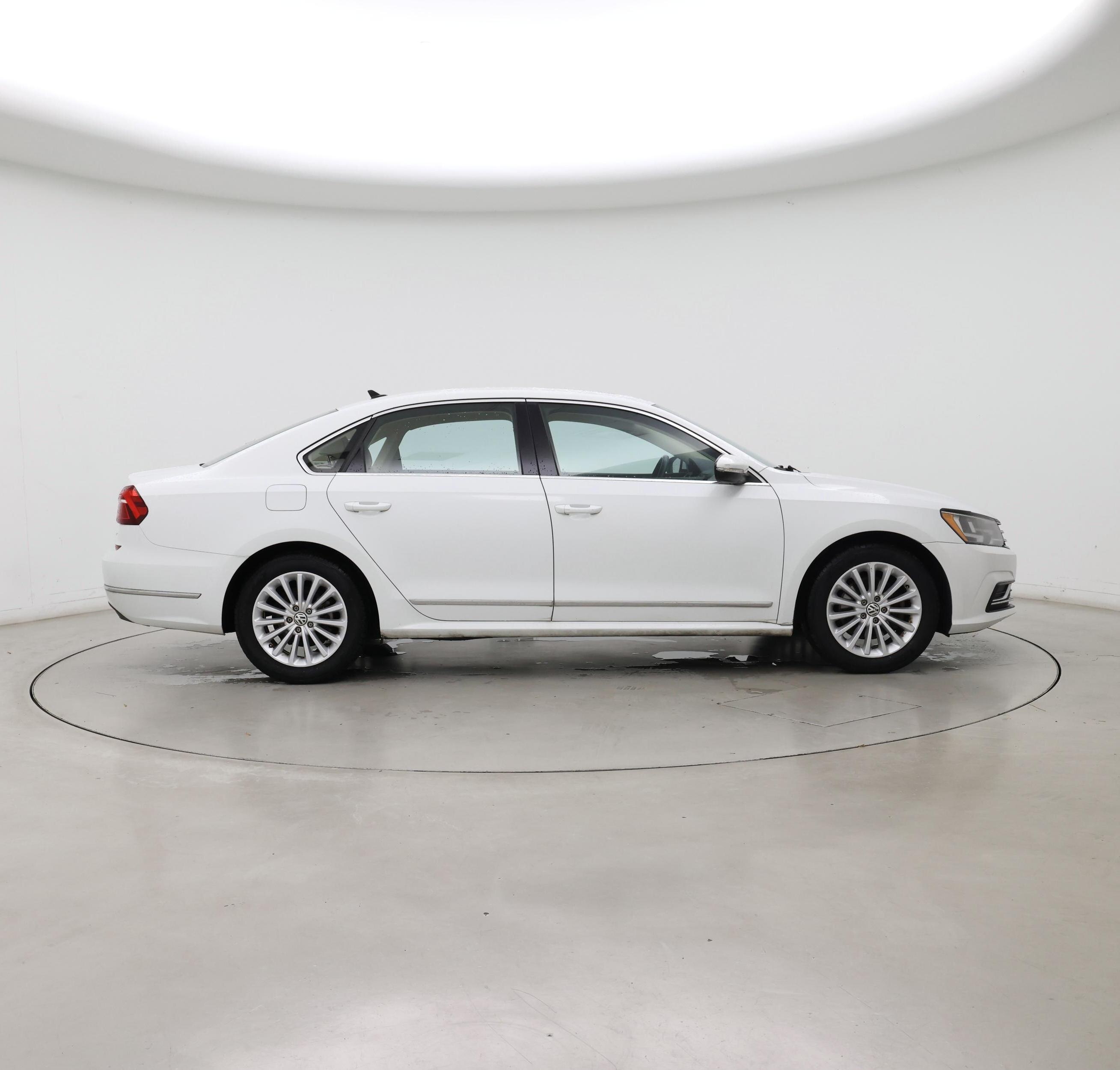 Thumbnail: 2017 Volkswagen Passat - 7