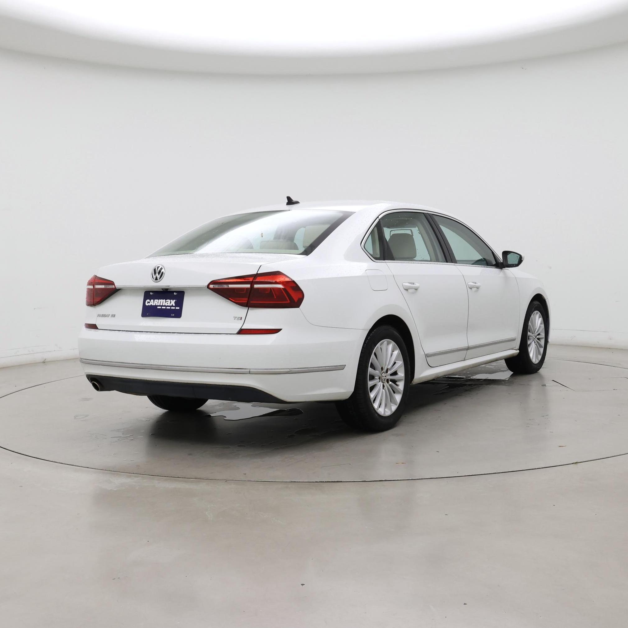Thumbnail: 2017 Volkswagen Passat - 8