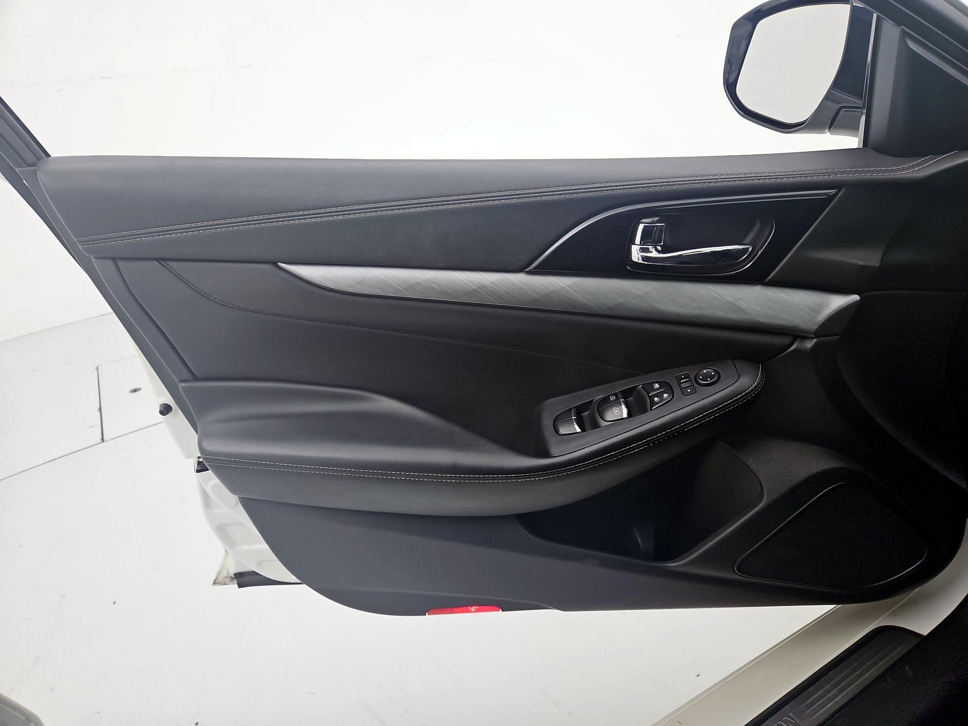 Thumbnail: 2017 Nissan Maxima - 12