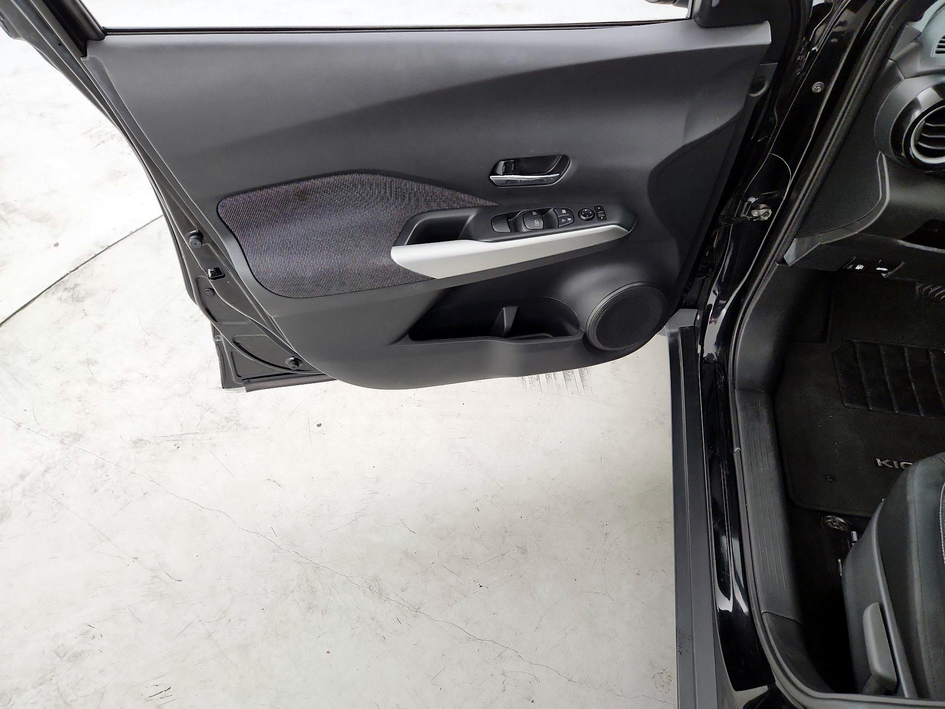Thumbnail: 2020 Nissan Kicks - 12
