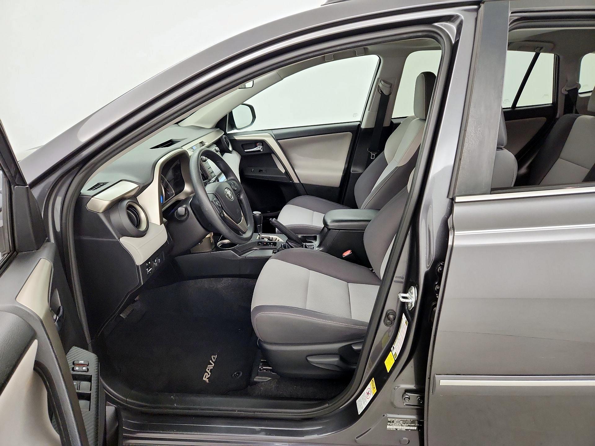 Thumbnail: 2015 Toyota RAV4 - 11