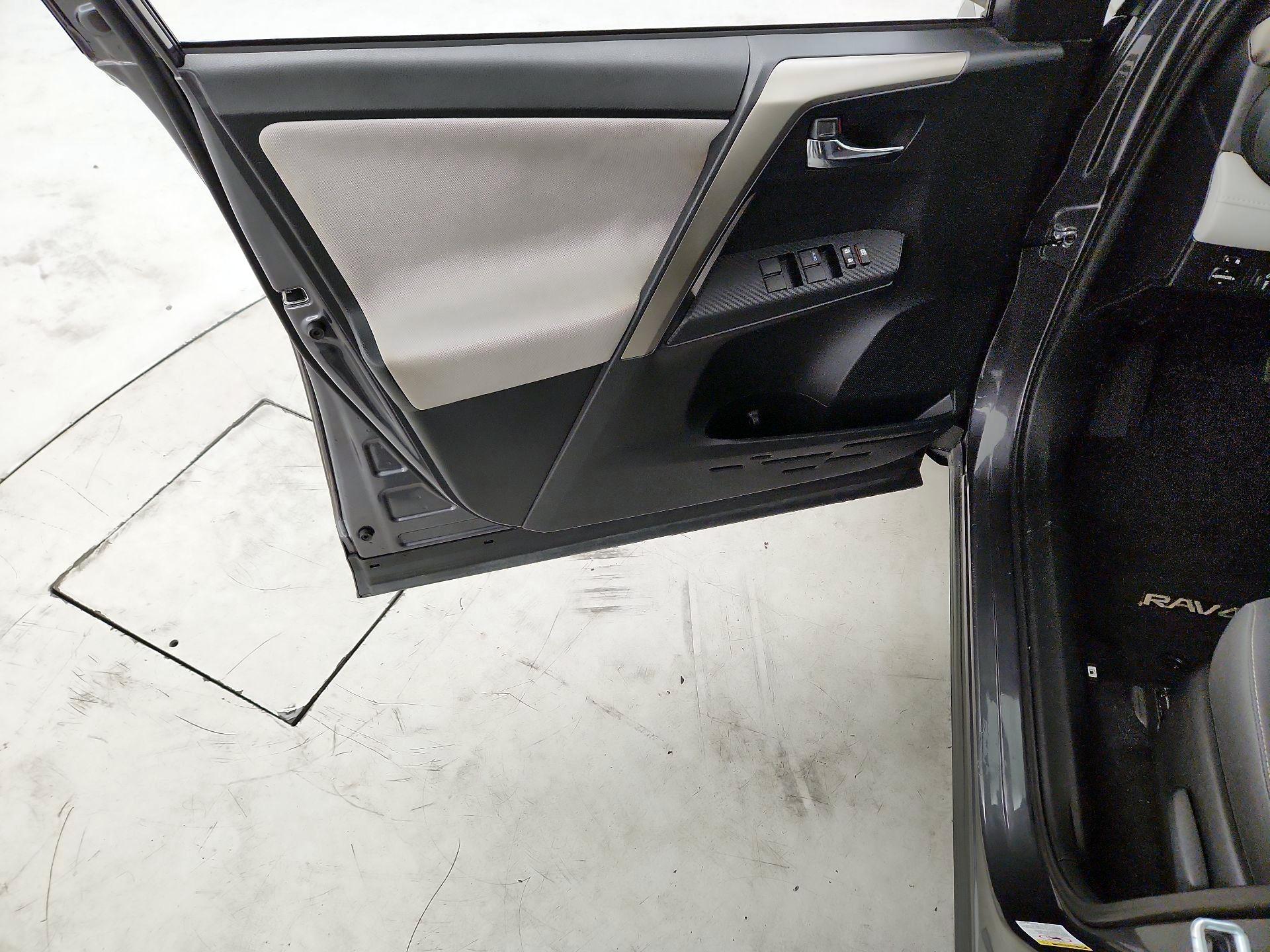 Thumbnail: 2015 Toyota RAV4 - 12