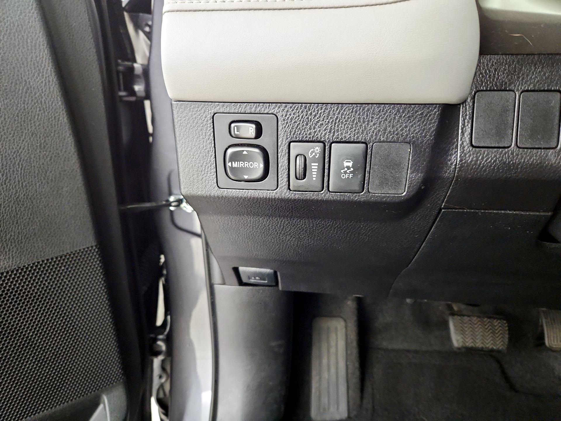 Thumbnail: 2015 Toyota RAV4 - 13