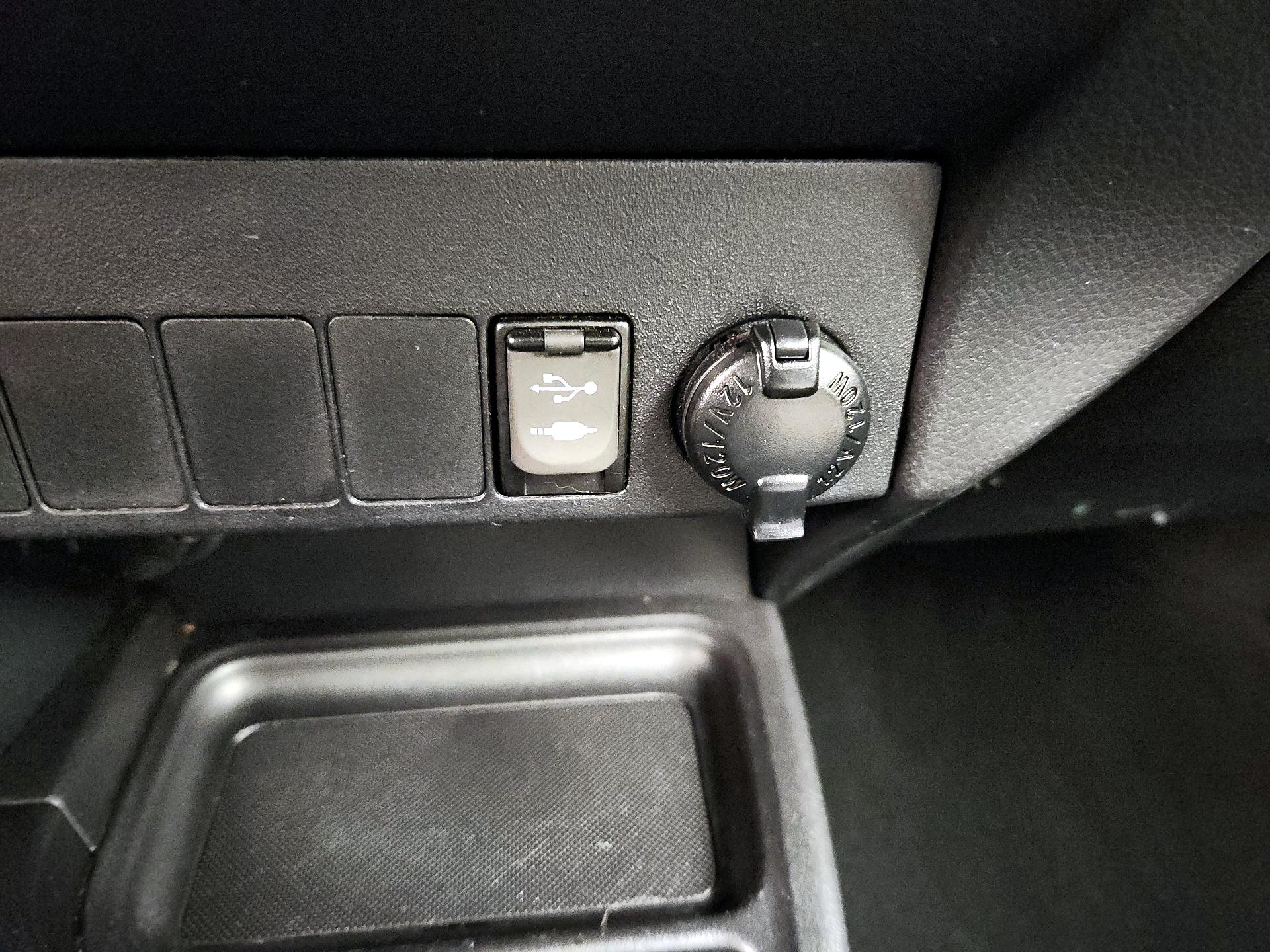 Thumbnail: 2015 Toyota RAV4 - 18