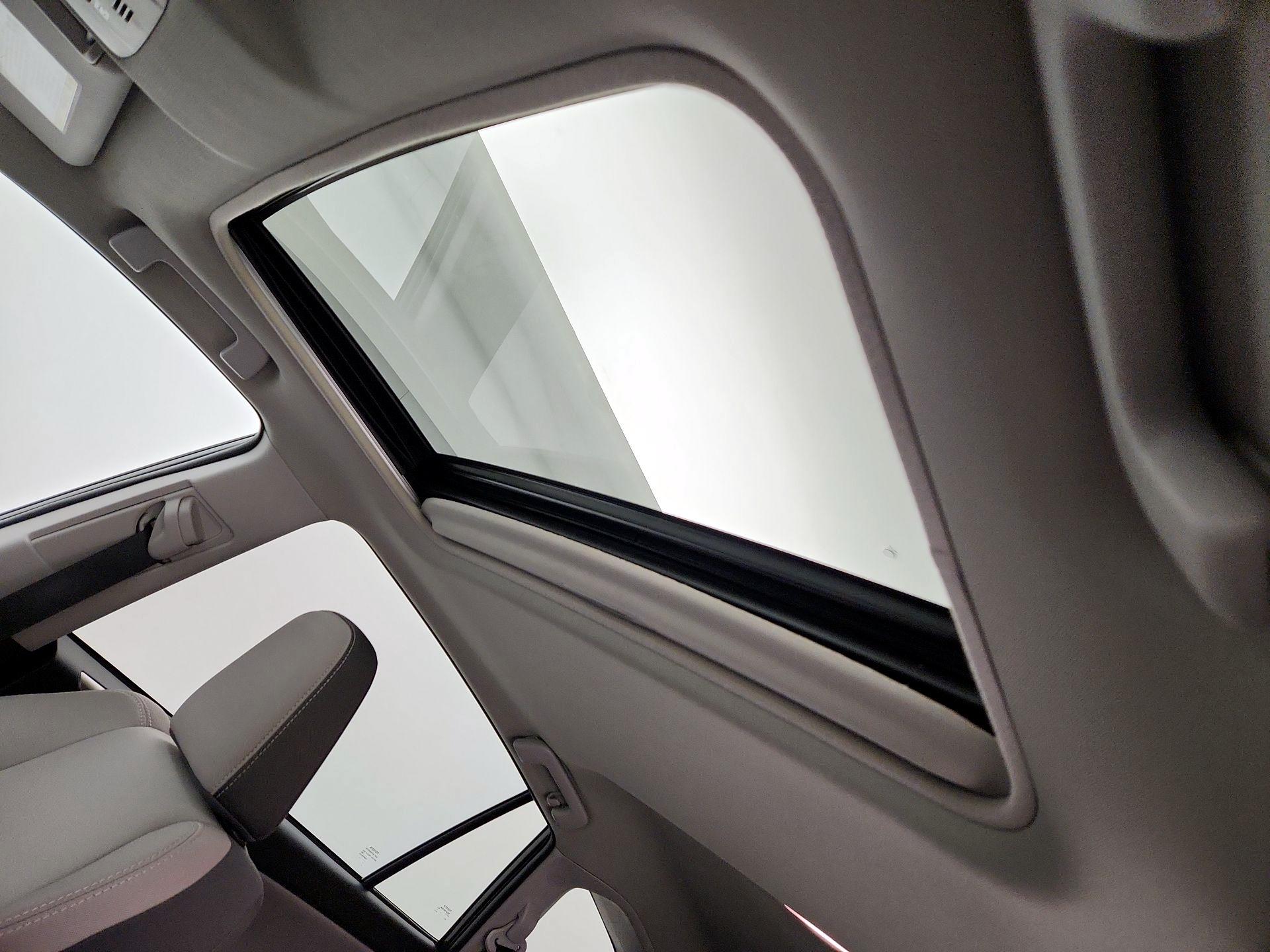 Thumbnail: 2015 Toyota RAV4 - 19