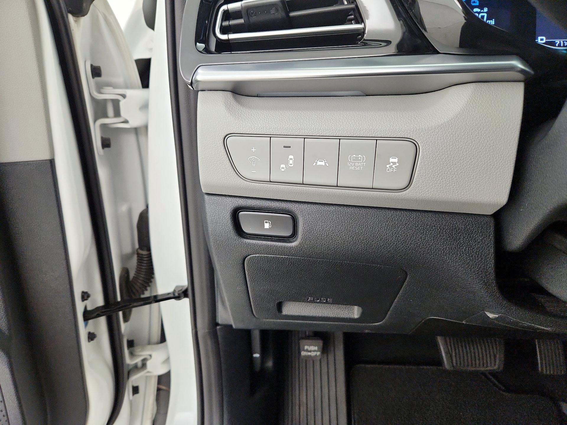 Thumbnail: 2022 Kia Niro - 13