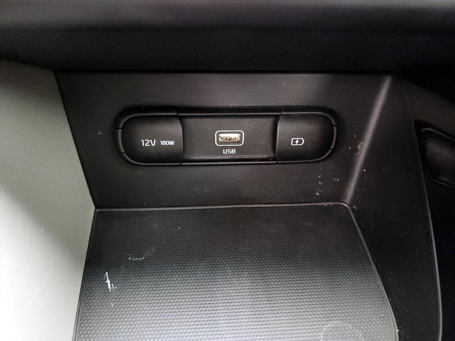 Thumbnail: 2022 Kia Niro - 18