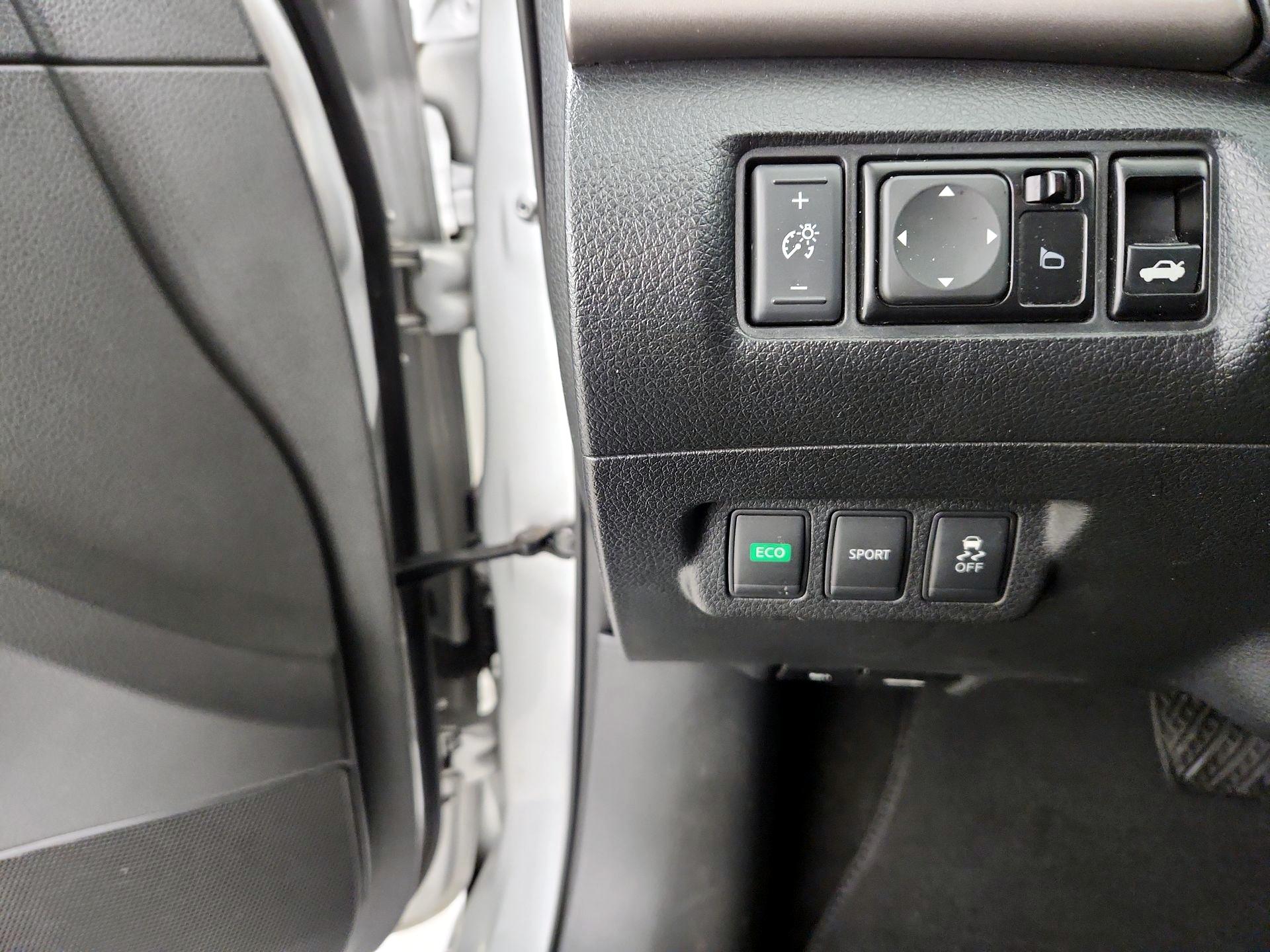 Thumbnail: 2015 Nissan Sentra - 11