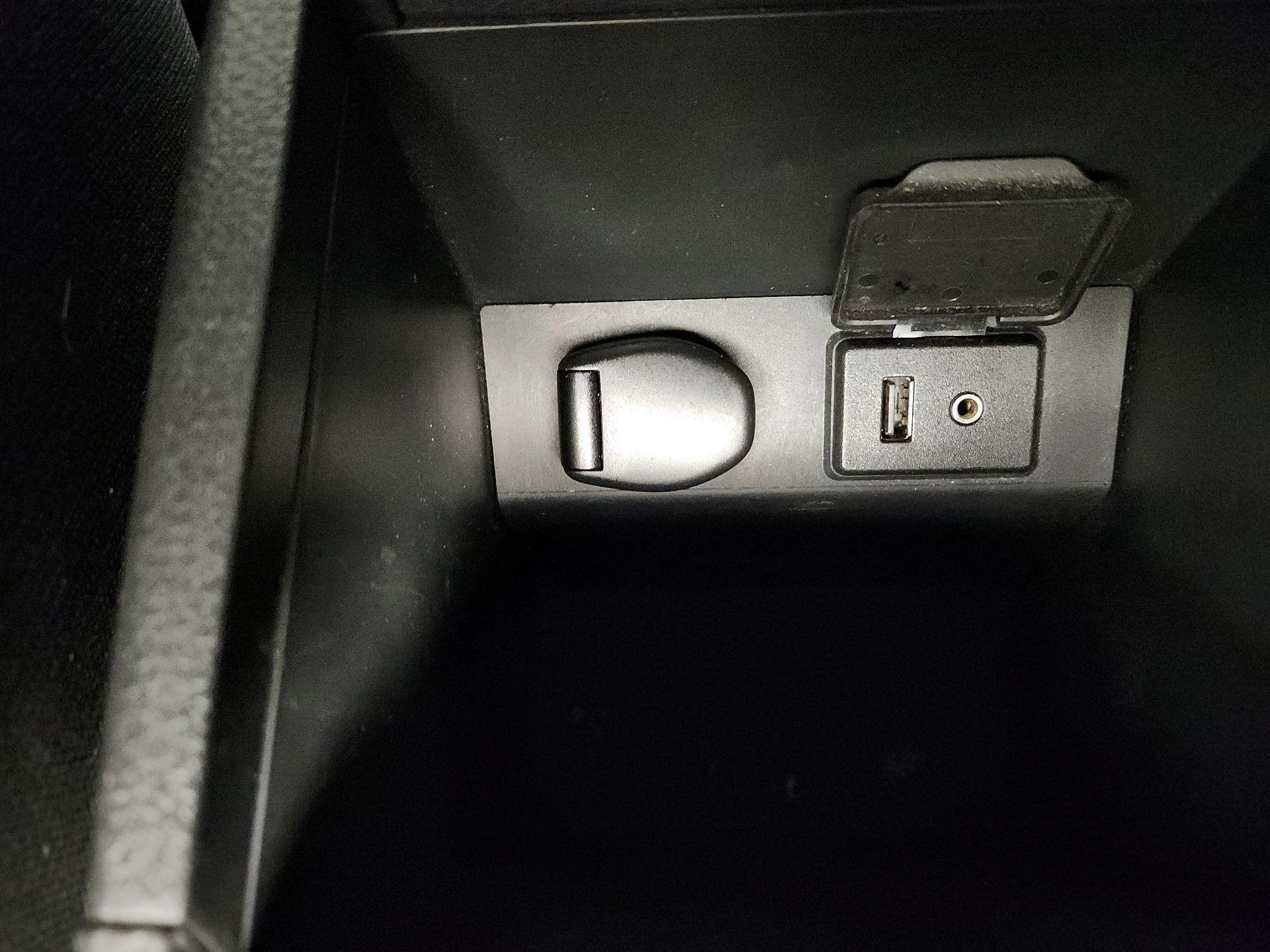 Thumbnail: 2015 Nissan Sentra - 15