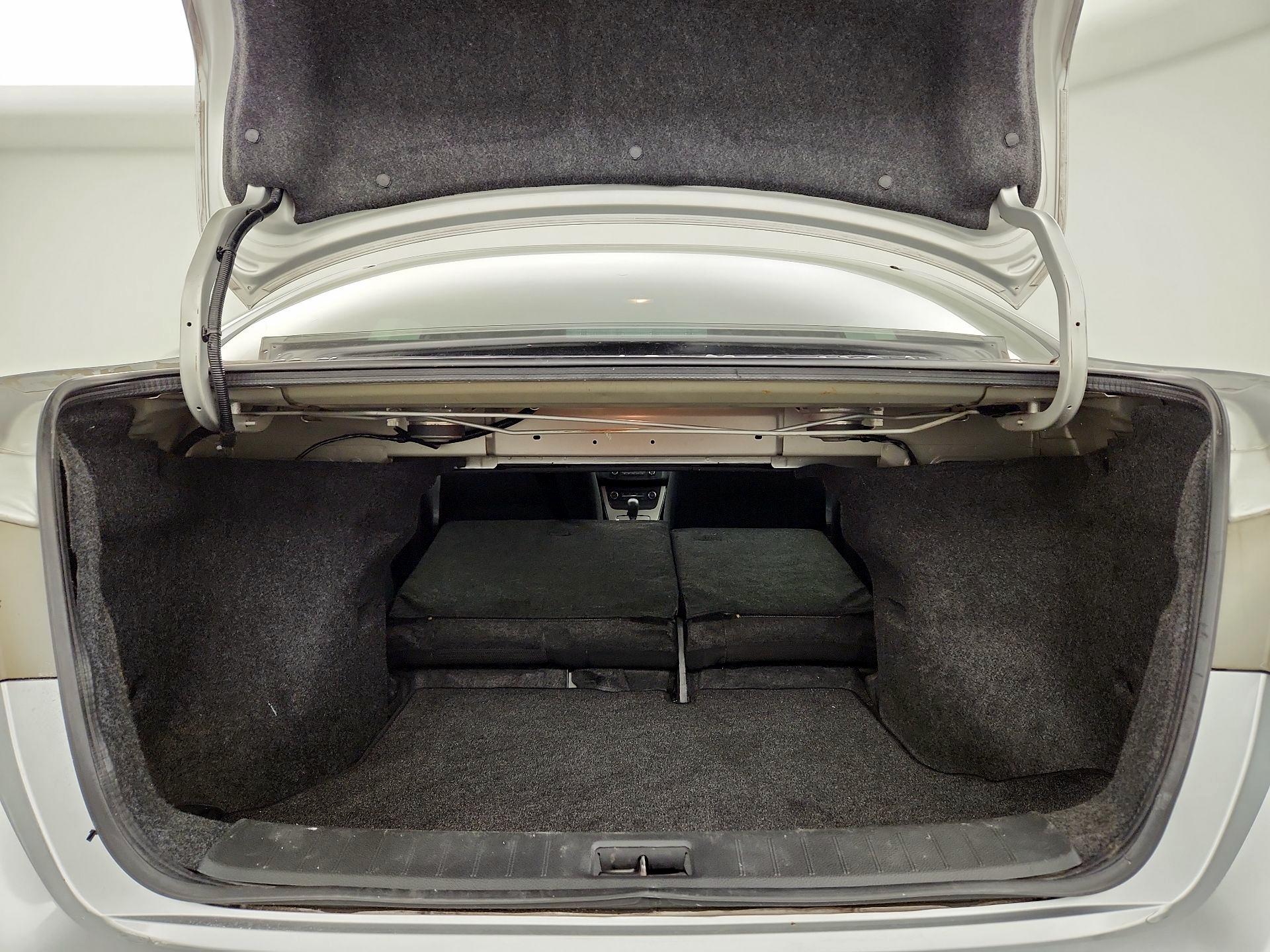 Thumbnail: 2015 Nissan Sentra - 18