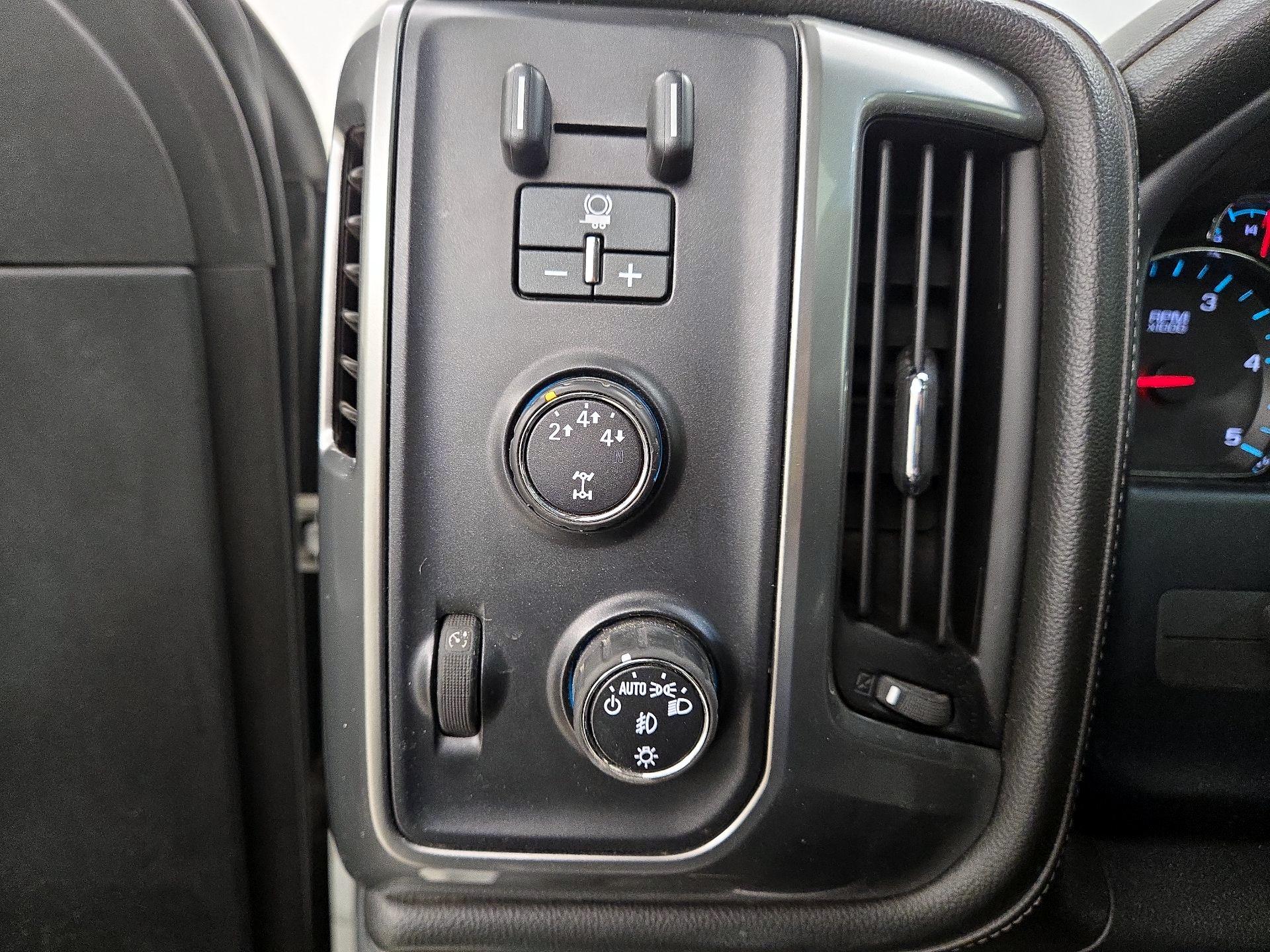 Thumbnail: 2016 Chevrolet Silverado 3500 - 13