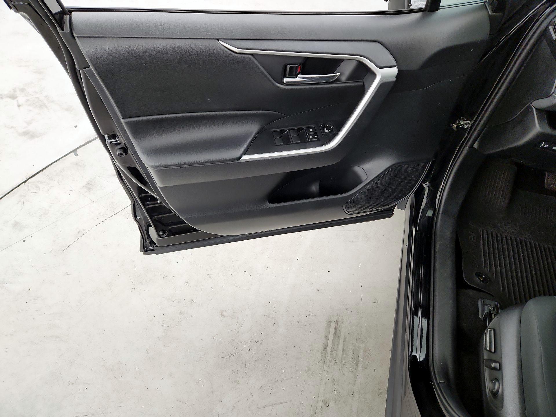 Thumbnail: 2021 Toyota RAV4 - 12