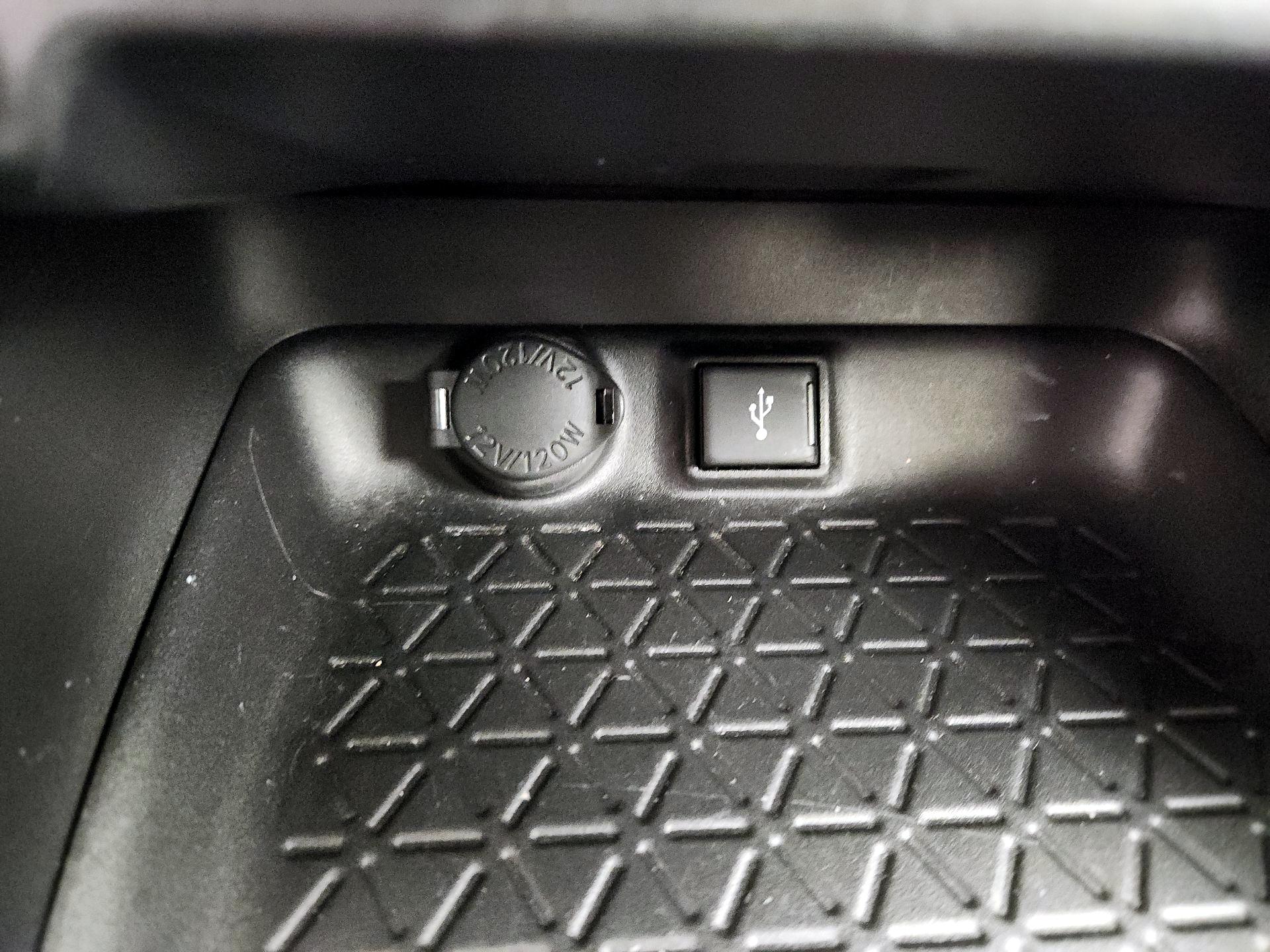 Thumbnail: 2021 Toyota RAV4 - 18