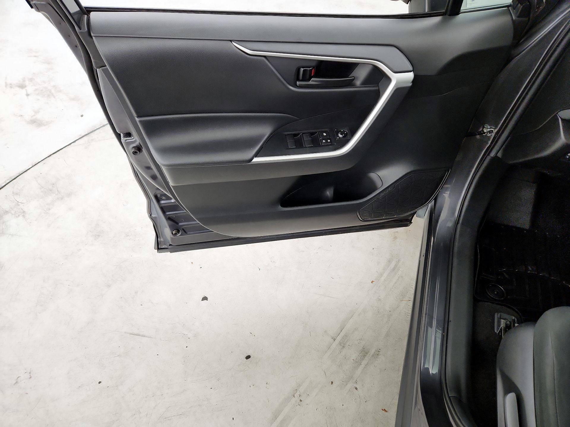 Thumbnail: 2021 Toyota RAV4 - 12