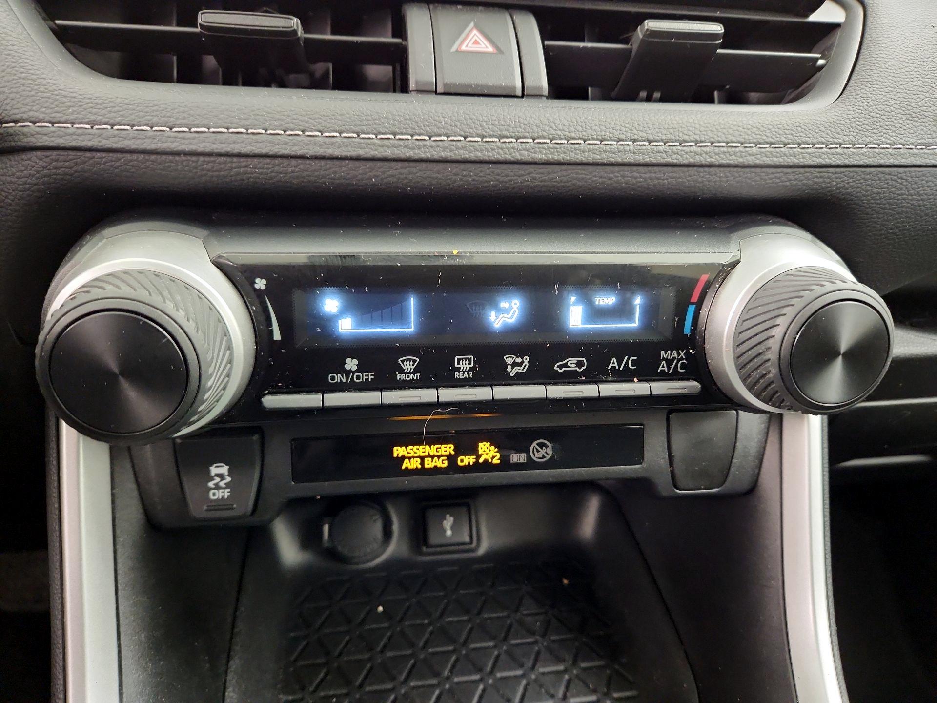 Thumbnail: 2021 Toyota RAV4 - 16