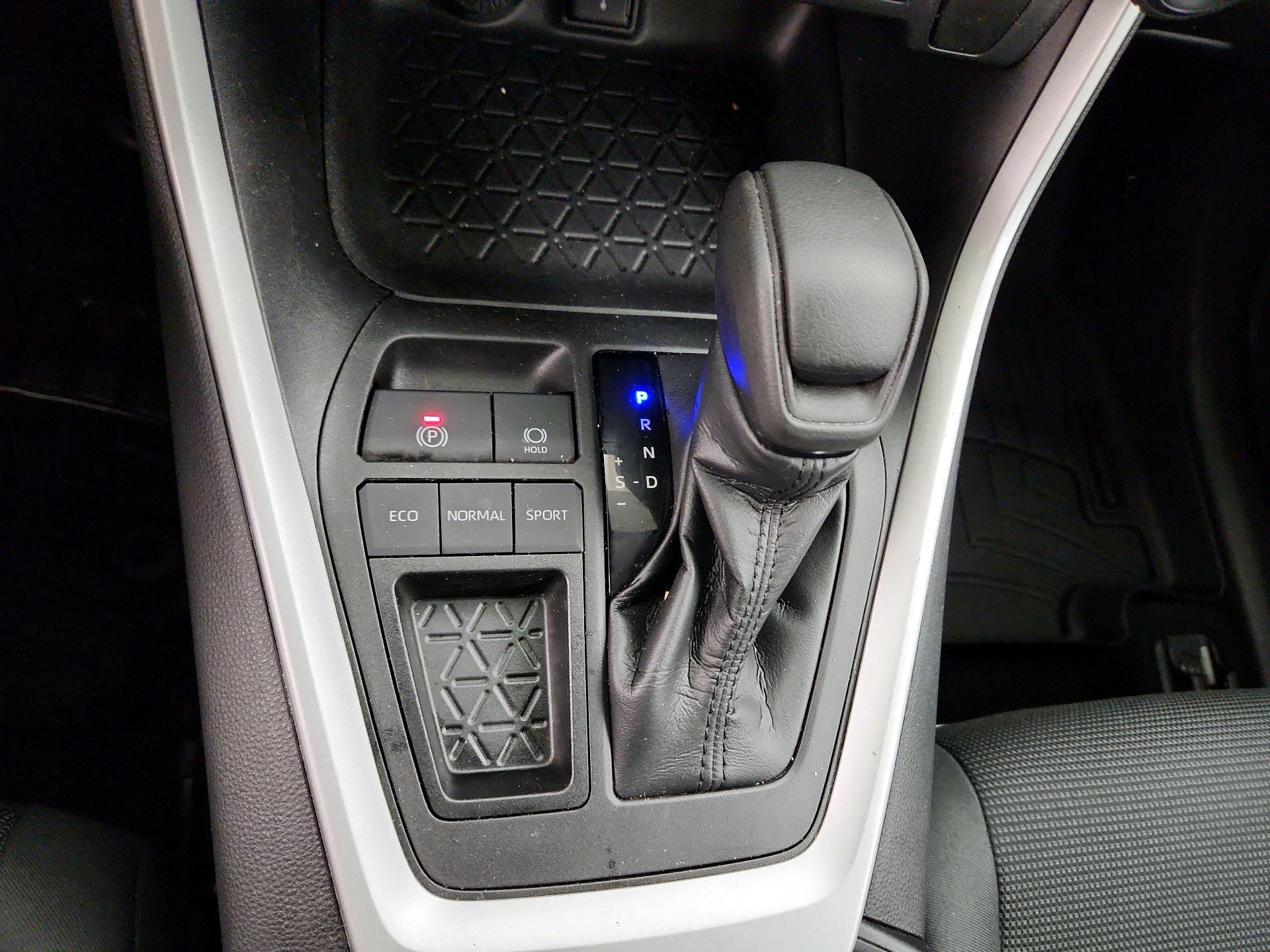 Thumbnail: 2021 Toyota RAV4 - 17