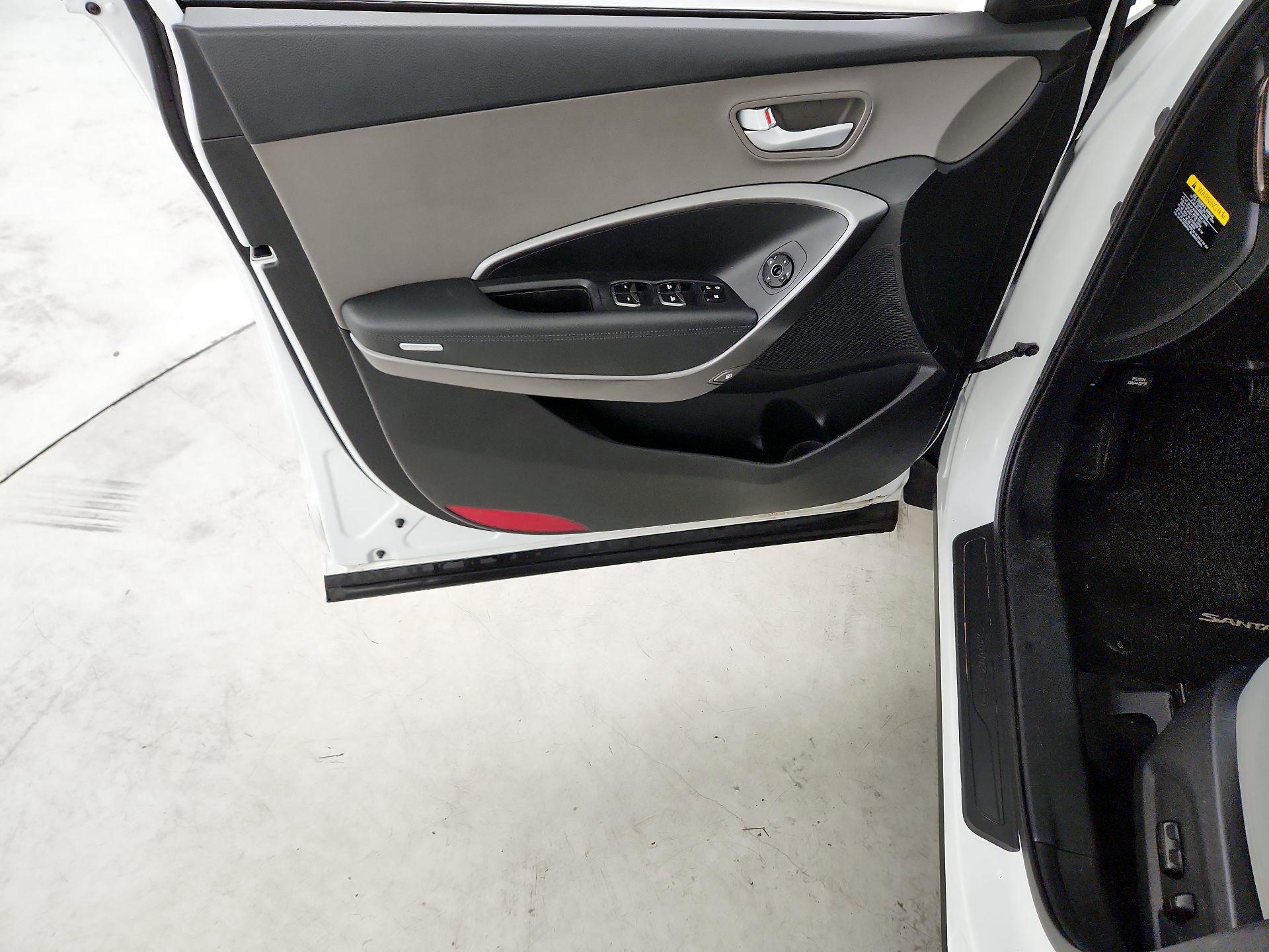 Thumbnail: 2017 Hyundai Santa Fe - 12