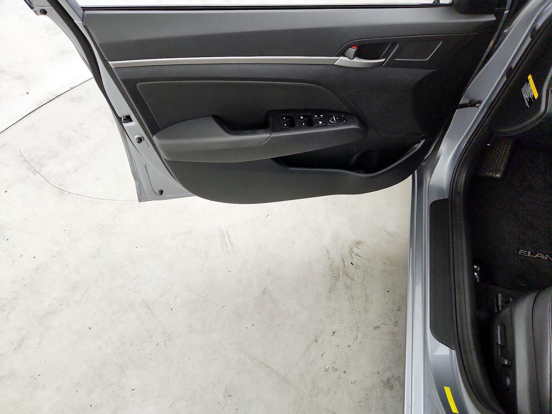 Thumbnail: 2017 Hyundai Elantra - 12