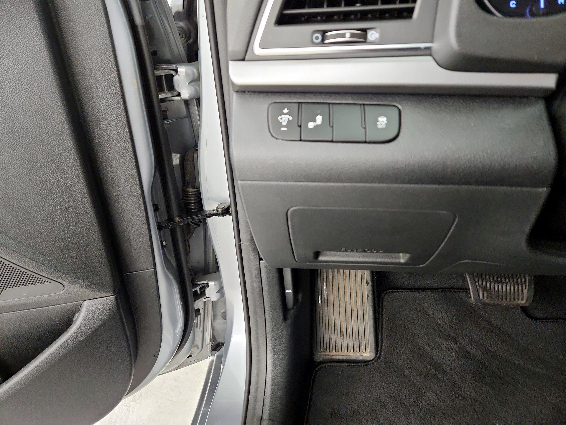 Thumbnail: 2017 Hyundai Elantra - 13